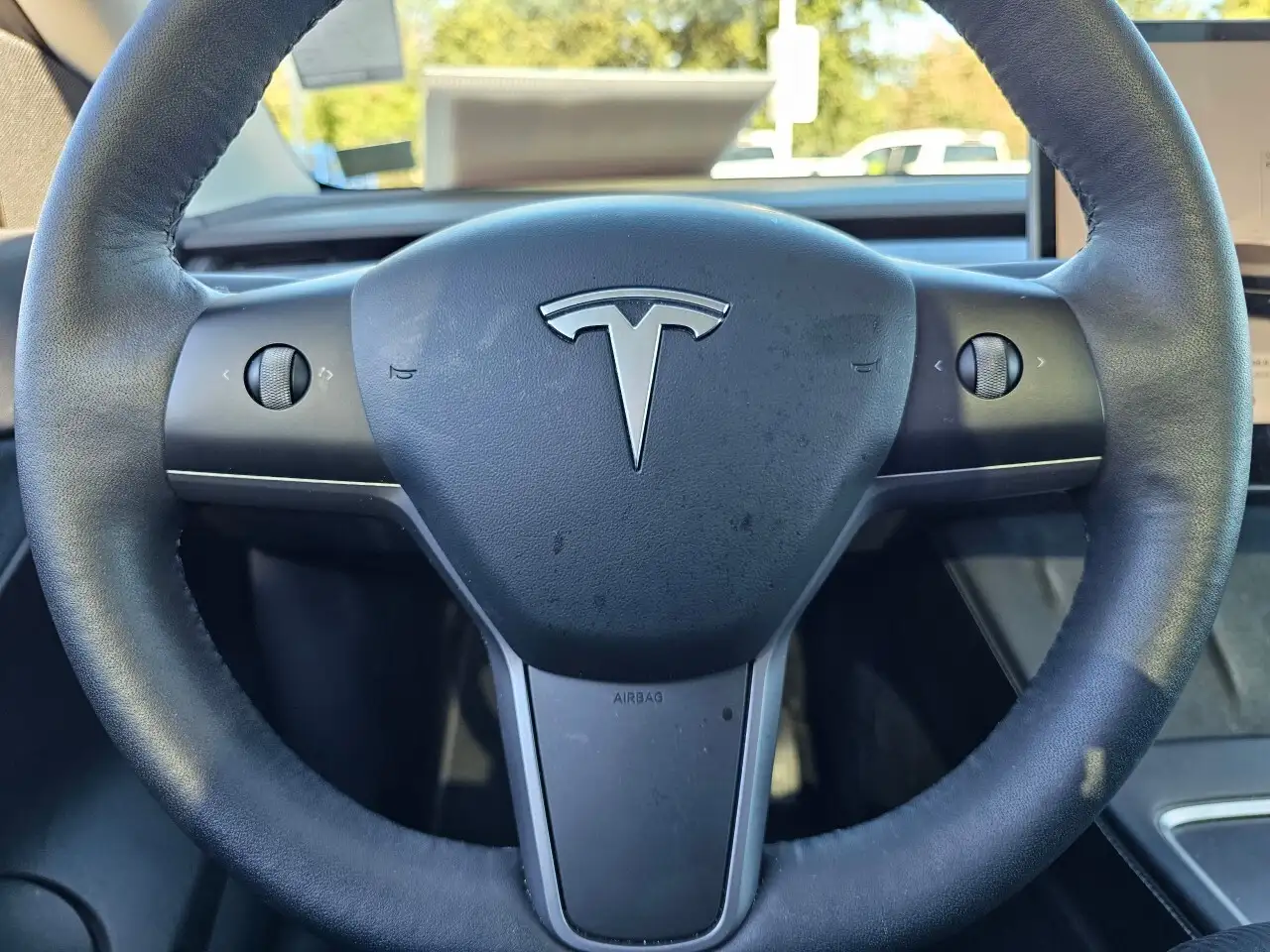 Tesla Model Y снимка Tesla Model Y