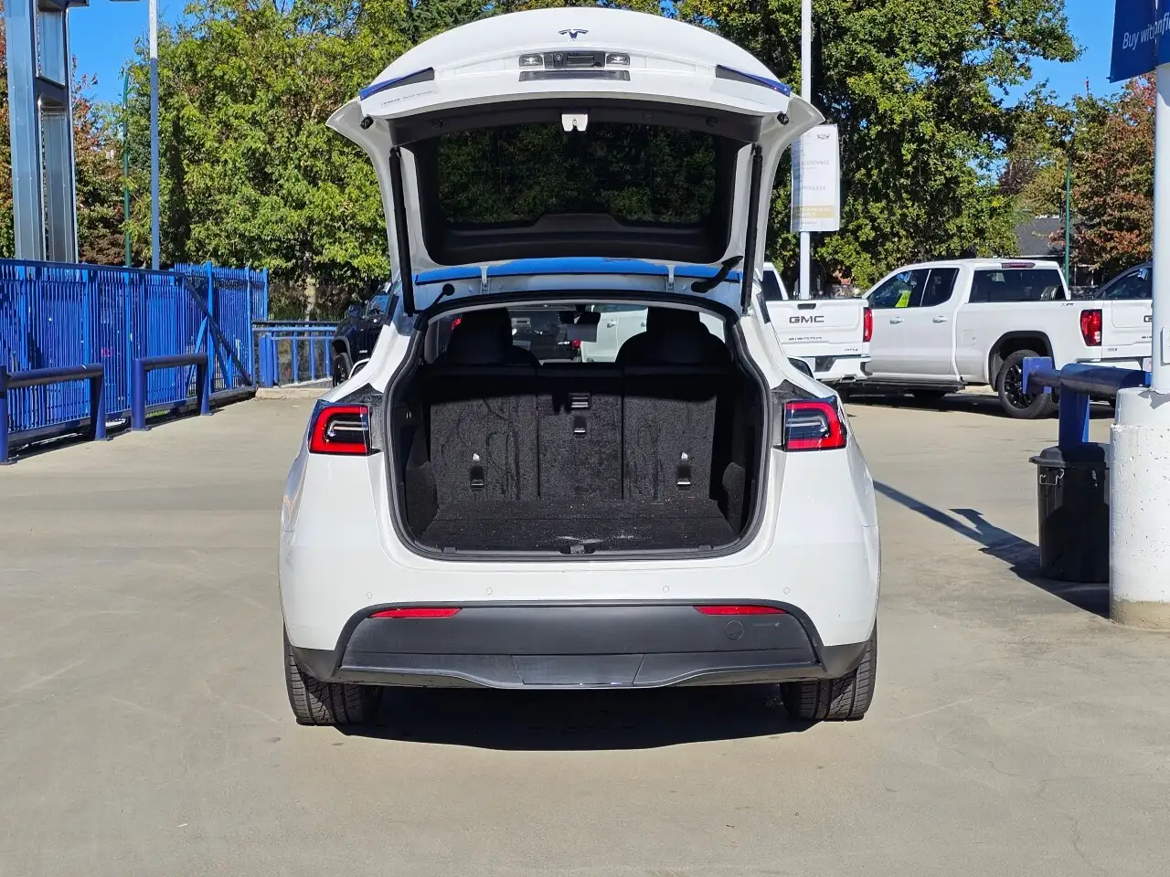 Tesla Model Y снимка Tesla Model Y