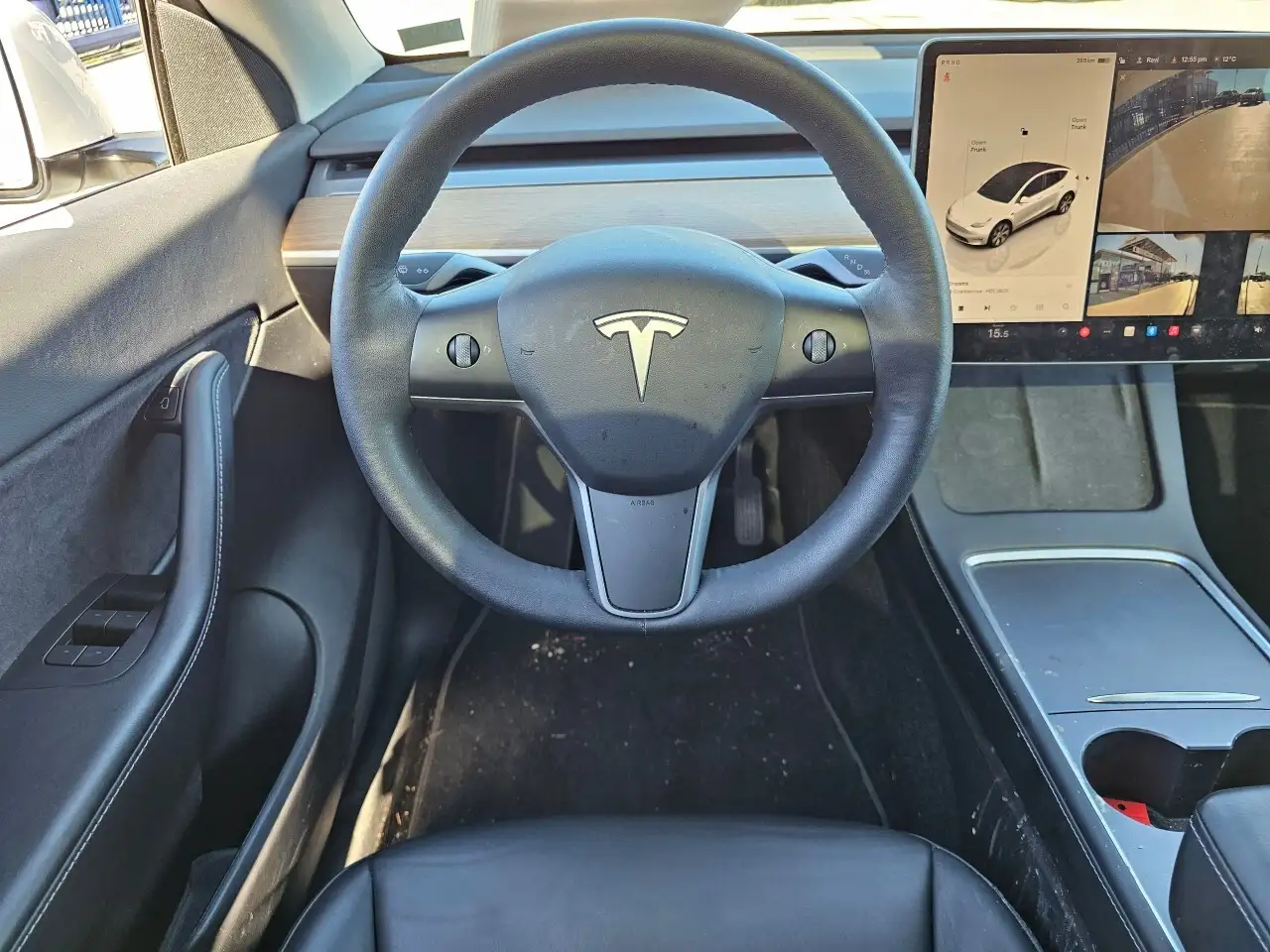 Tesla Model Y снимка Tesla Model Y