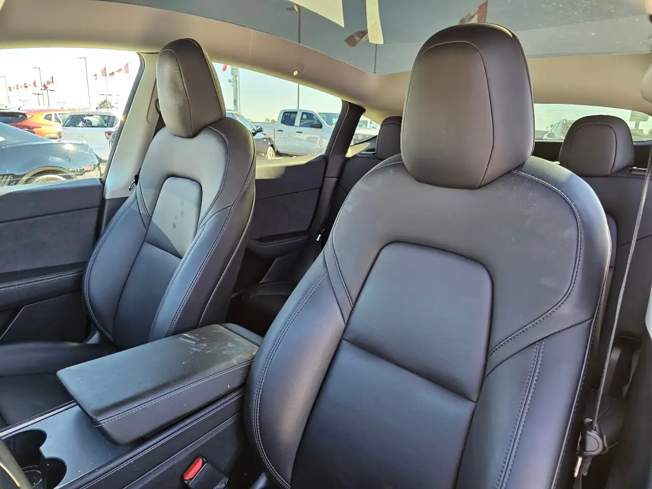 Tesla Model Y снимка Tesla Model Y