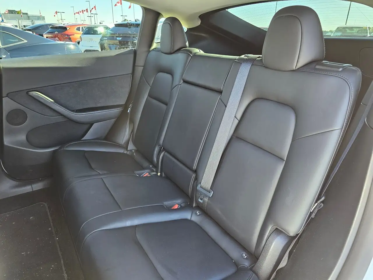 Tesla Model Y снимка Tesla Model Y