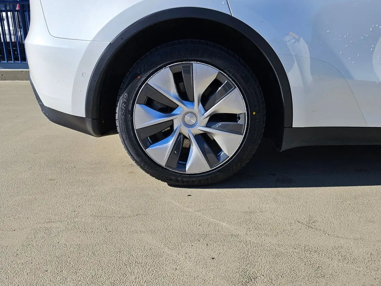 Tesla Model Y снимка Tesla Model Y