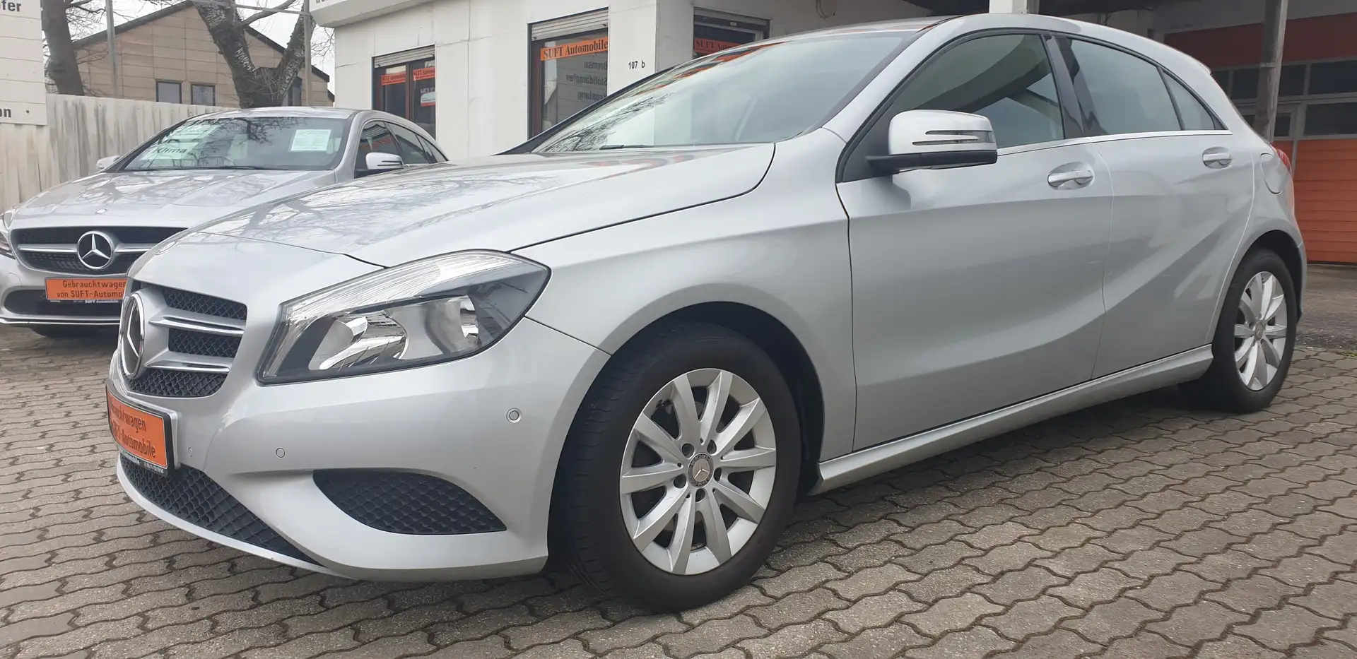 Mercedes-Benz A 180 BE 7G-DCT Style Navi Sitzheizung PTS Erst 56500 KM Silber - 1