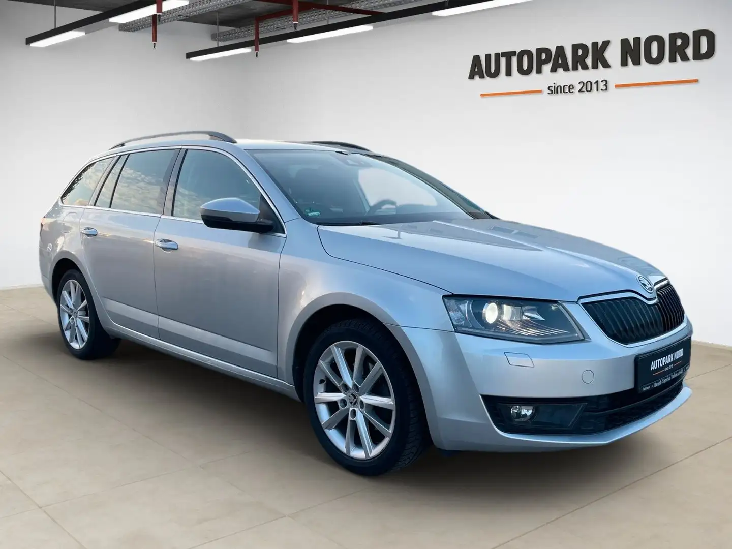 Skoda Octavia 2.0 TDI DSG Combi Style/AHK/LEDER/XENON Silber - 2