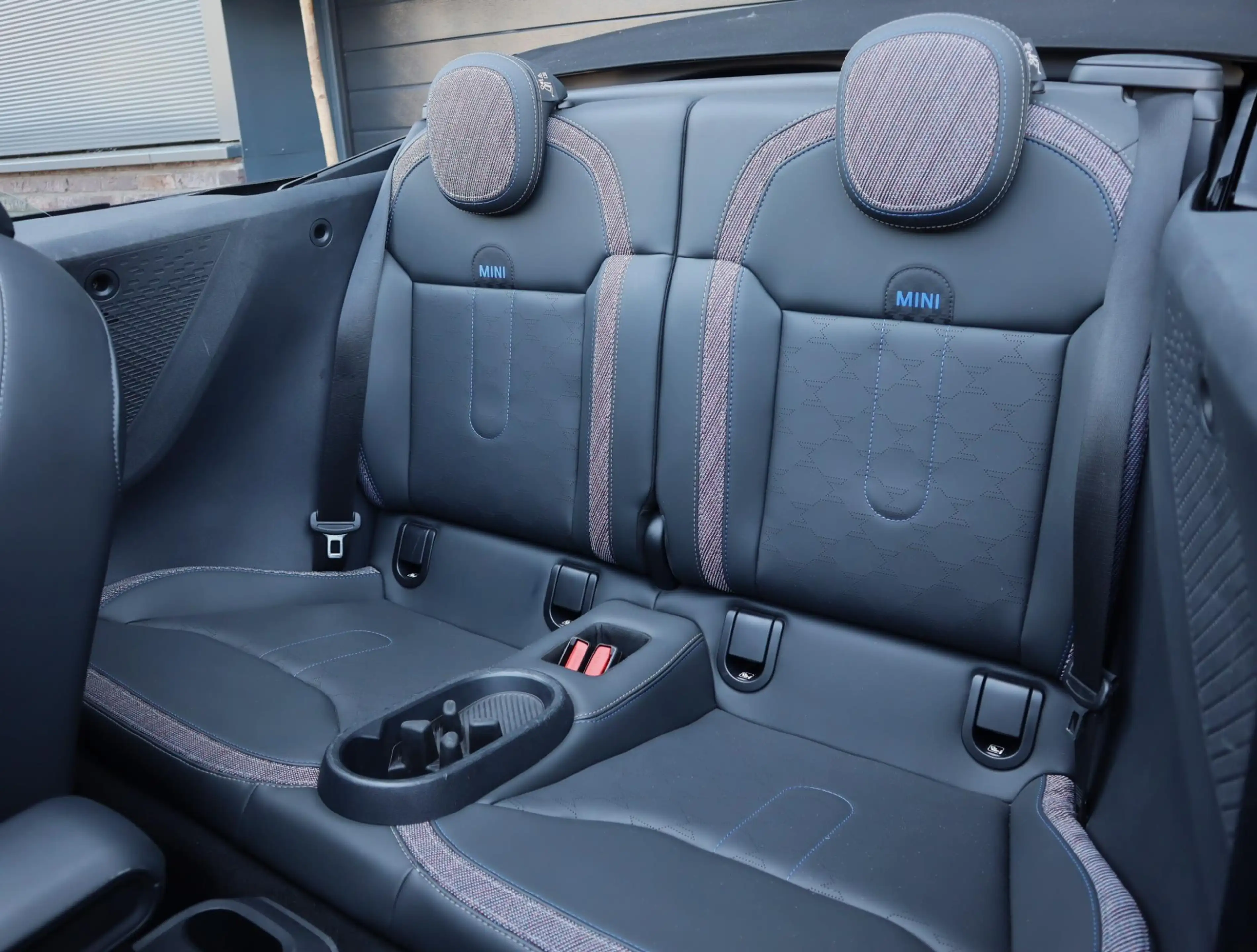 MINI Cooper C Cabrio 2.0 Classic M | Camera | Carplay | HUD | 17 Inch — photo 14