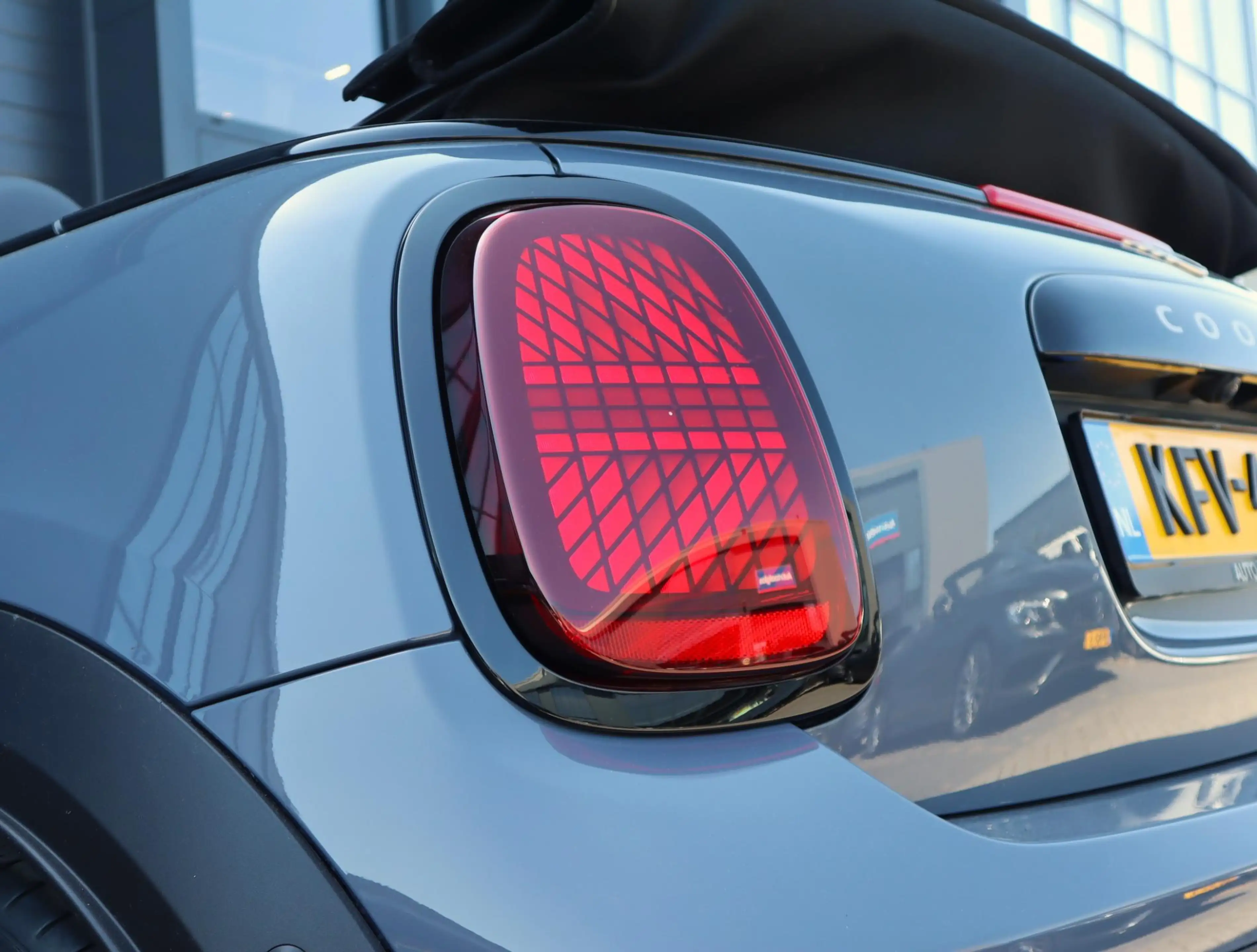 MINI Cooper C Cabrio 2.0 Classic M | Camera | Carplay | HUD | 17 Inch — photo 11