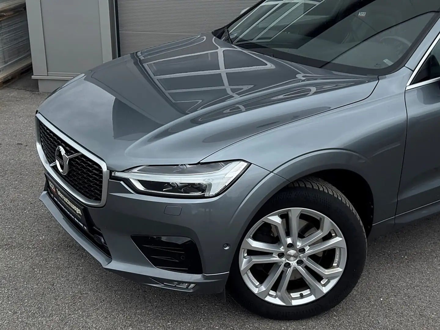 Volvo XC60 D4 R-Design AWD Geartronic Grau - 2