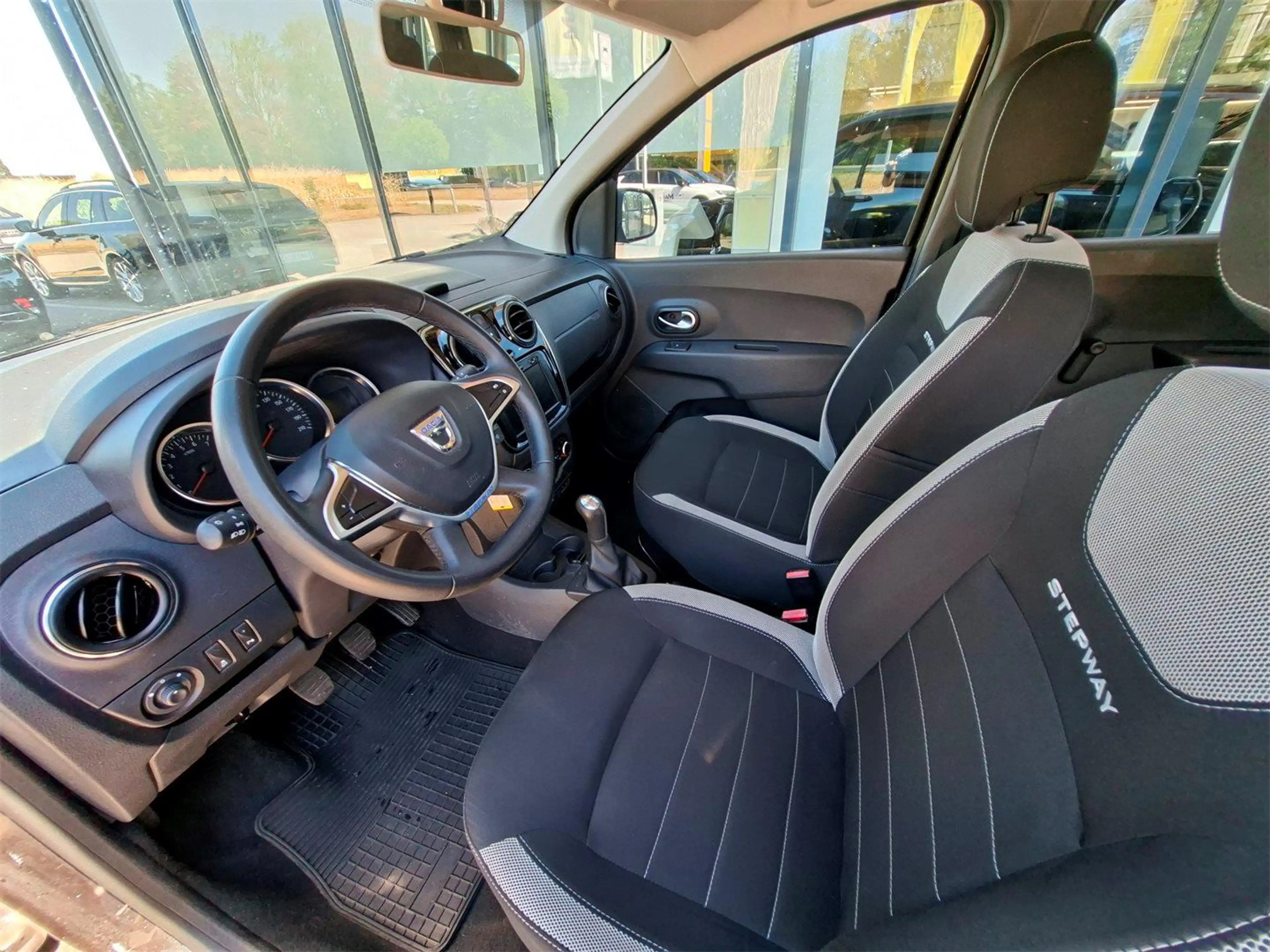 Dacia Lodgy DACIA STEPWAY SCe 100 S&S 5-sitzig — photo 10