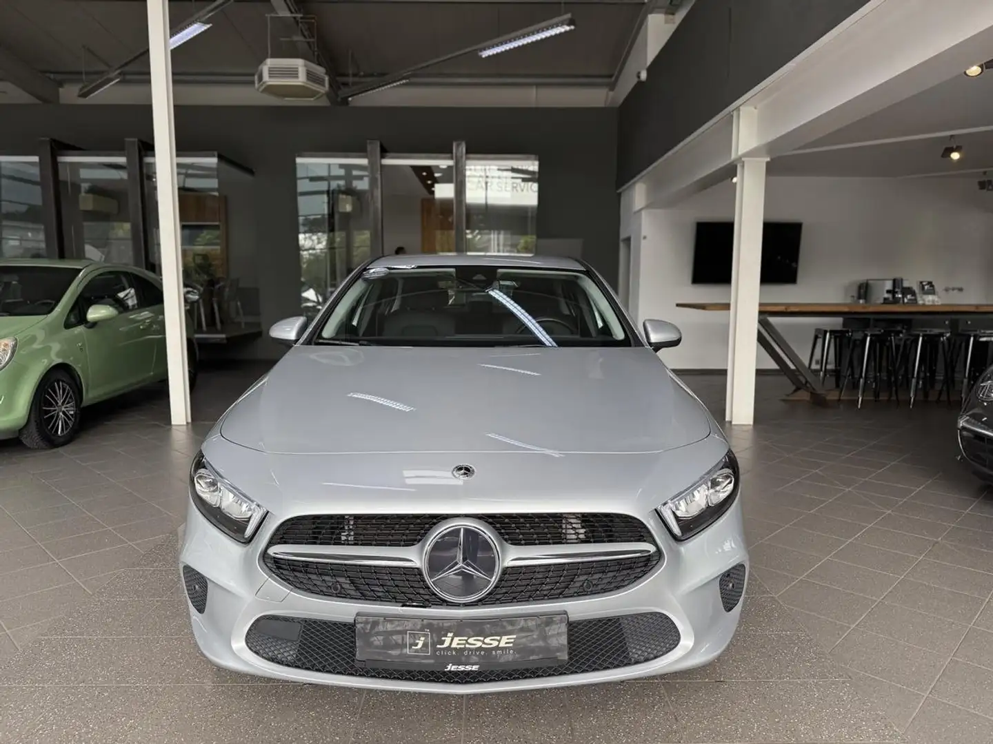 Mercedes-Benz A 220 Progressive LED MBUX SHZ PDC Argent - 2