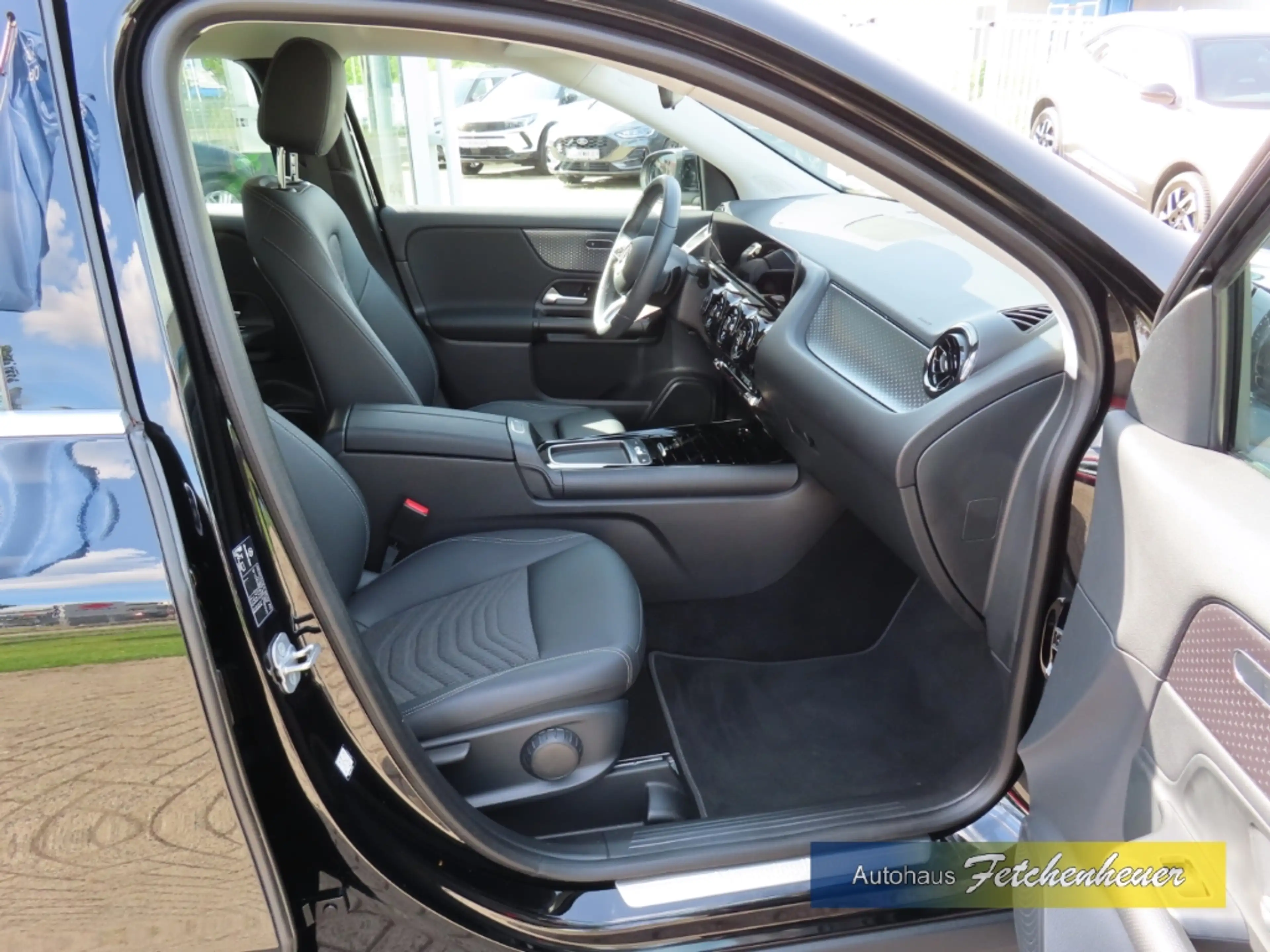 Mercedes-Benz GLA 180 Aut.  NAVI-MBUX+LED+RFK+SHZ+TEMP+AAC+ALU — photo 5