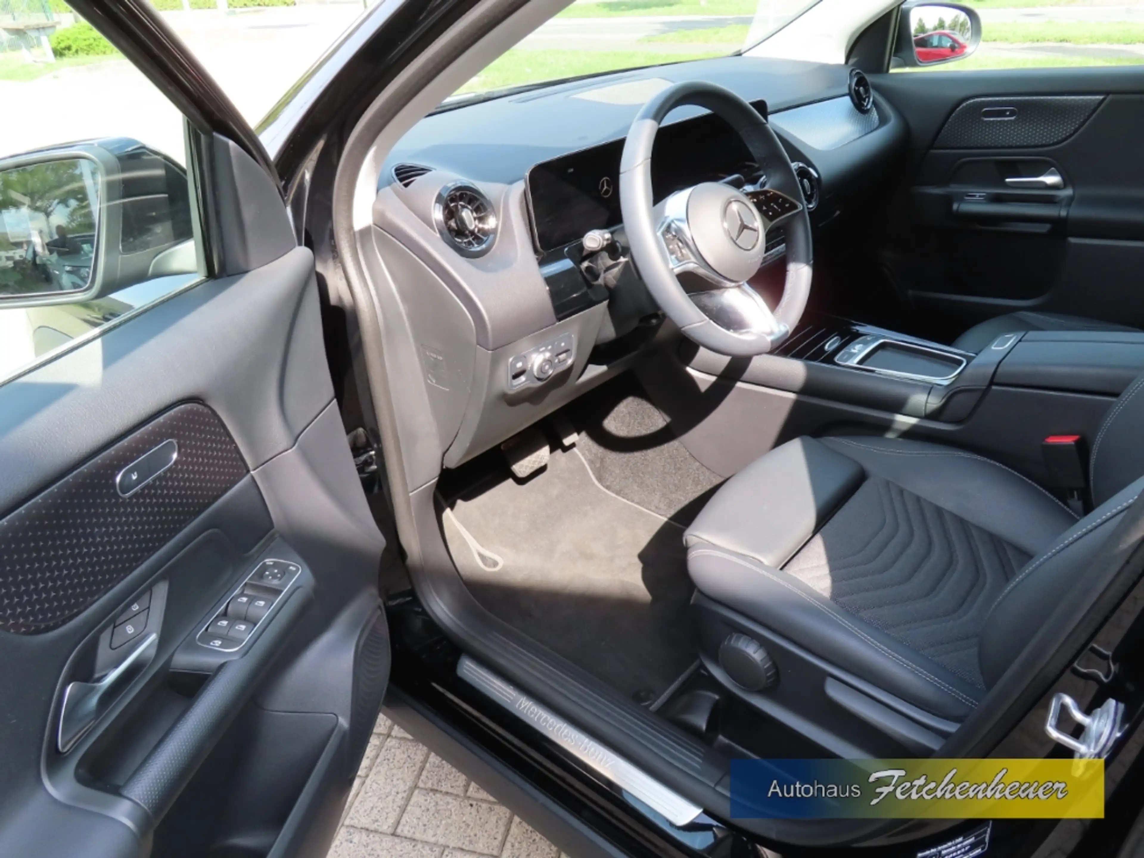 Mercedes-Benz GLA 180 Aut.  NAVI-MBUX+LED+RFK+SHZ+TEMP+AAC+ALU — photo 9