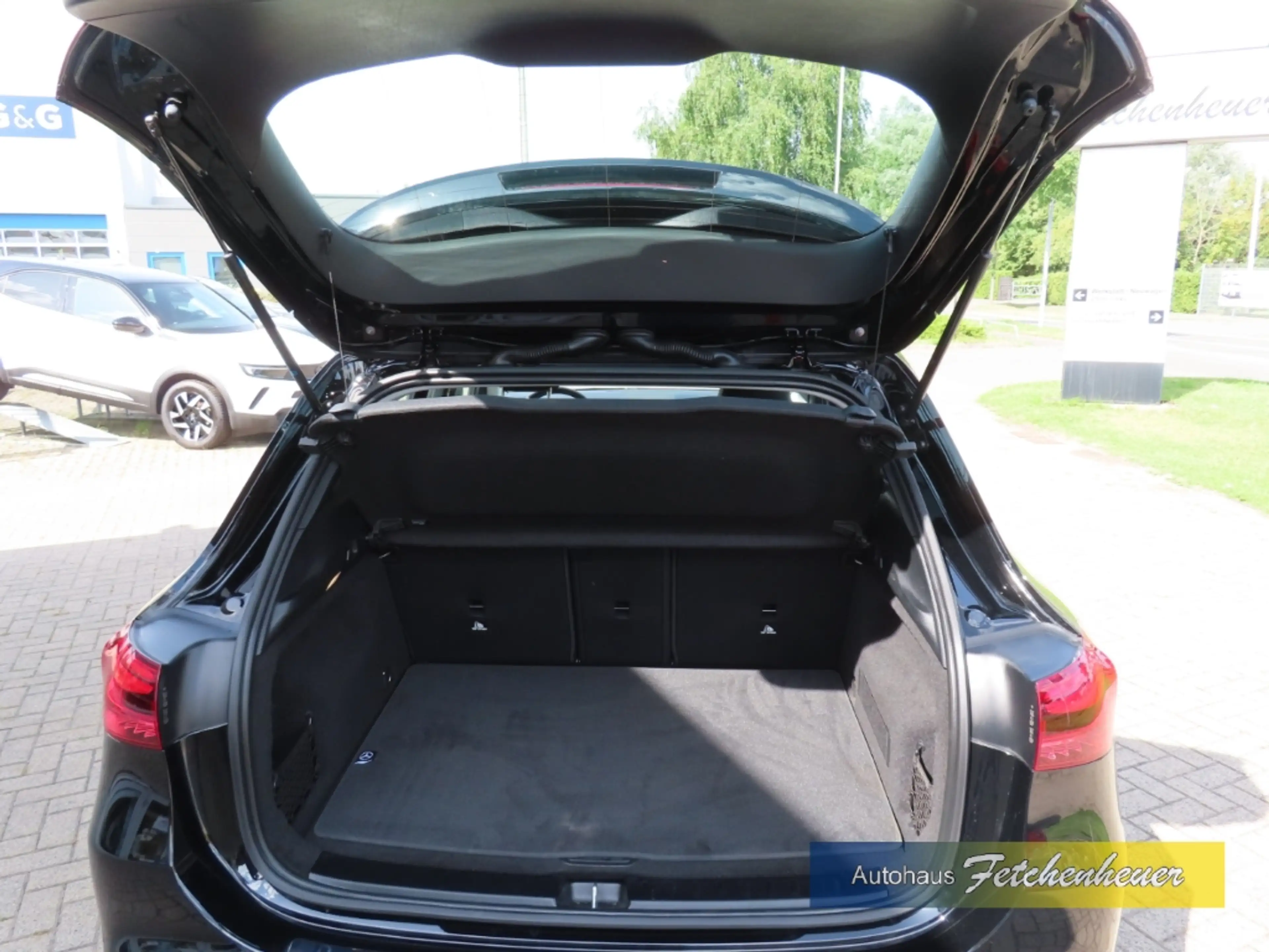 Mercedes-Benz GLA 180 Aut.  NAVI-MBUX+LED+RFK+SHZ+TEMP+AAC+ALU — photo 8