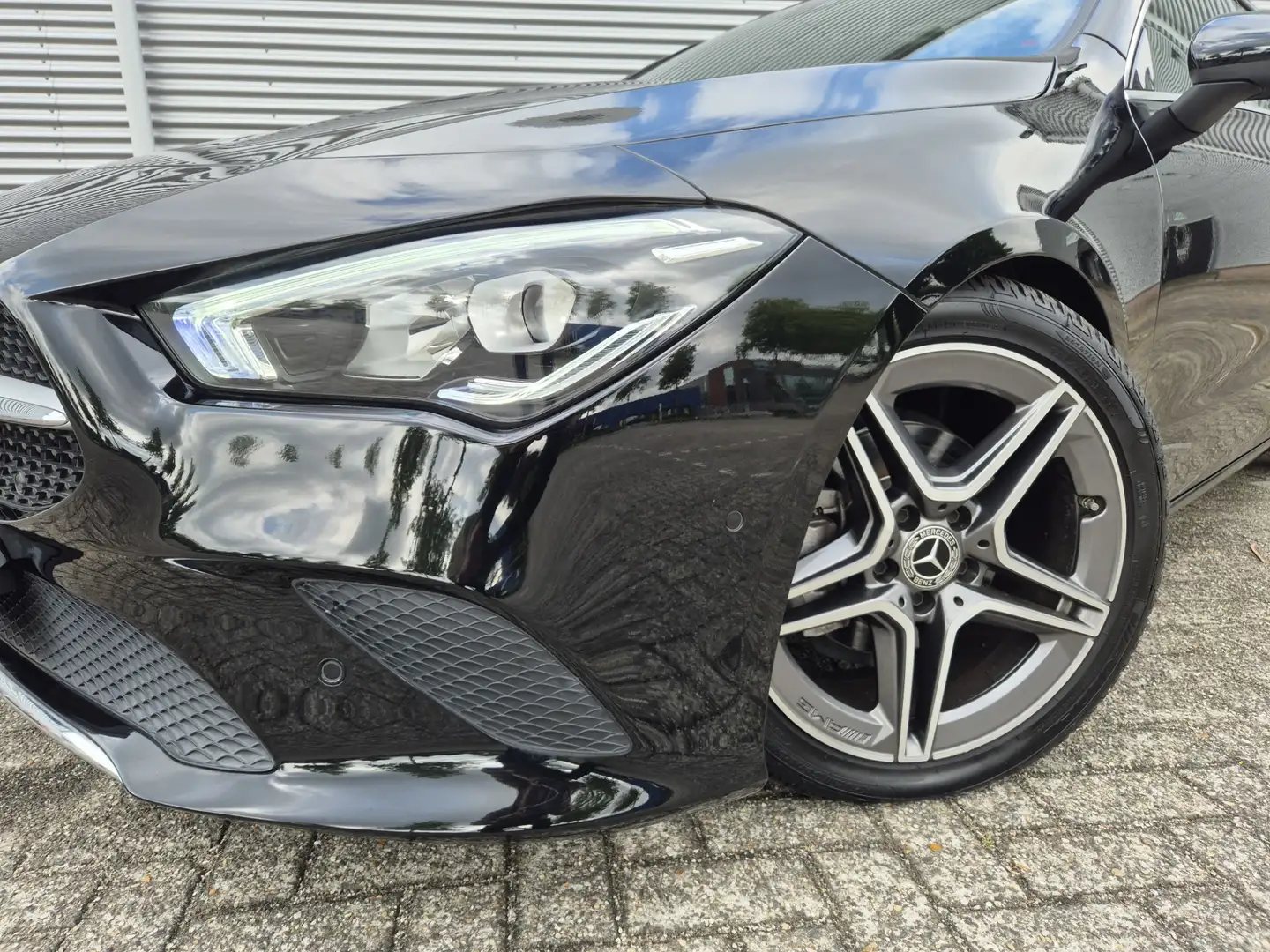 Mercedes-Benz CLA 180 Shooting Brake Automaat, Luxury Line Virtueel, Nav Zwart - 2