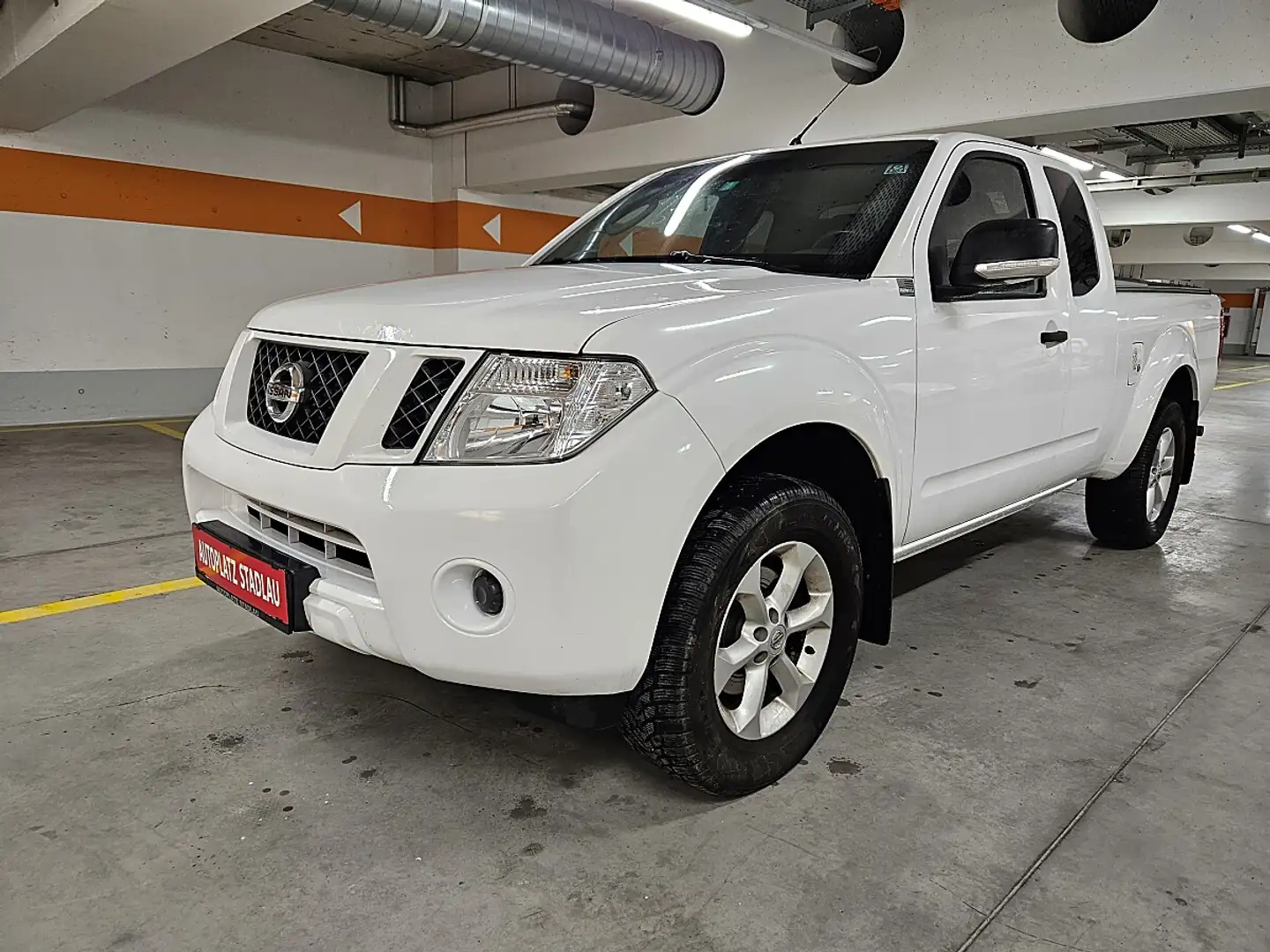 Nissan Navara King Cab  XE 2,5 dCi 4x4 Weiß - 1