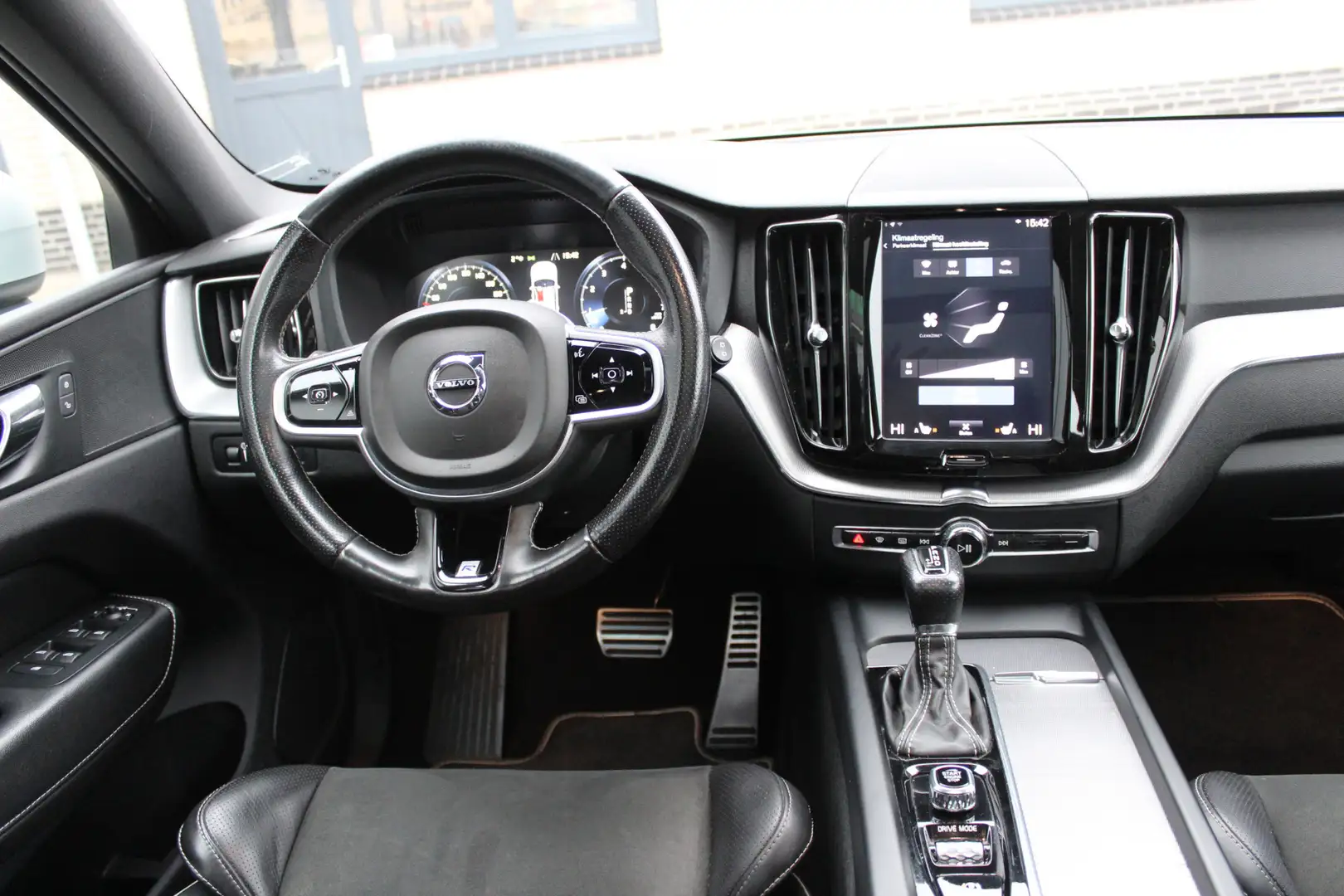 Volvo XC60 2.0 T5 R-Design Pano | Camera | Blis | Verwarmde s Gris - 2