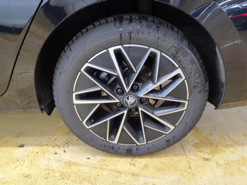 Skoda Octavia Combi 2.0 TDI DSG Tour AHK+ACC+PANO+360 — photo 8