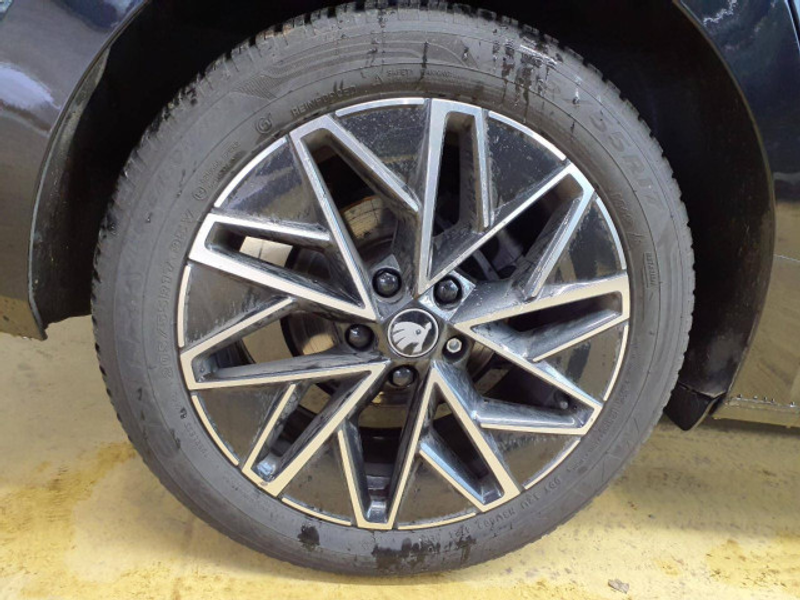 Skoda Octavia Combi 2.0 TDI DSG Tour AHK+ACC+PANO+360 — photo 11