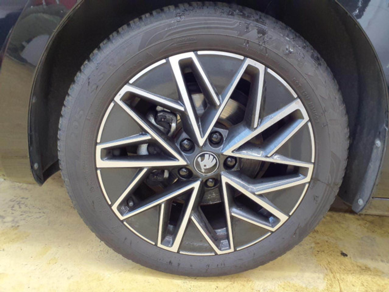 Skoda Octavia Combi 2.0 TDI DSG Tour AHK+ACC+PANO+360 — photo 9