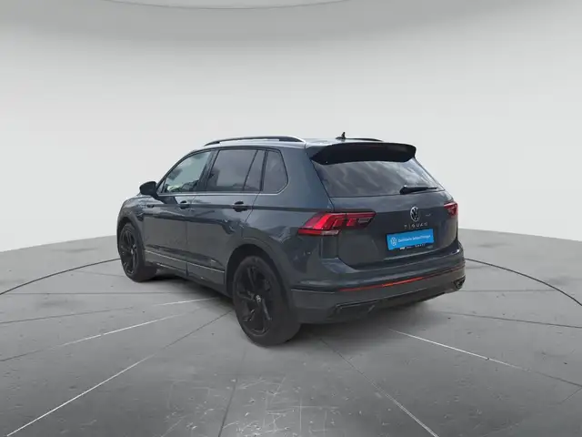 Volkswagen Tiguan view 3