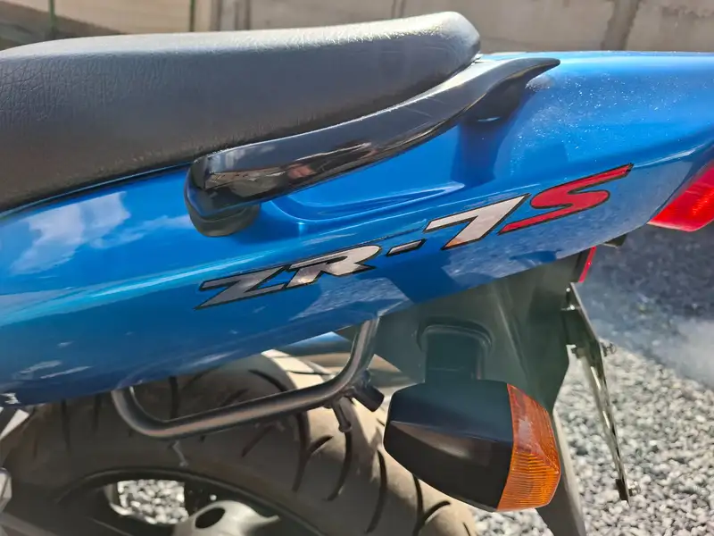 Kawasaki ZR - 7 - foto 2