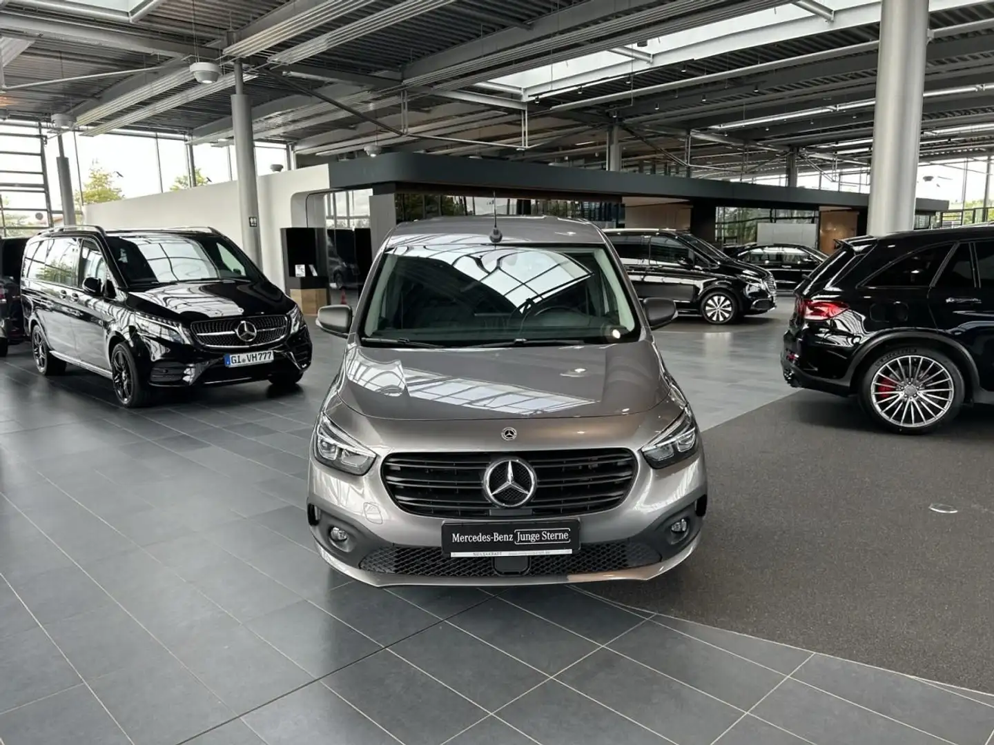 Mercedes-Benz Citan Tourer 110 CDI Navi PDC KAM SHZ KlimaA Gris - 2
