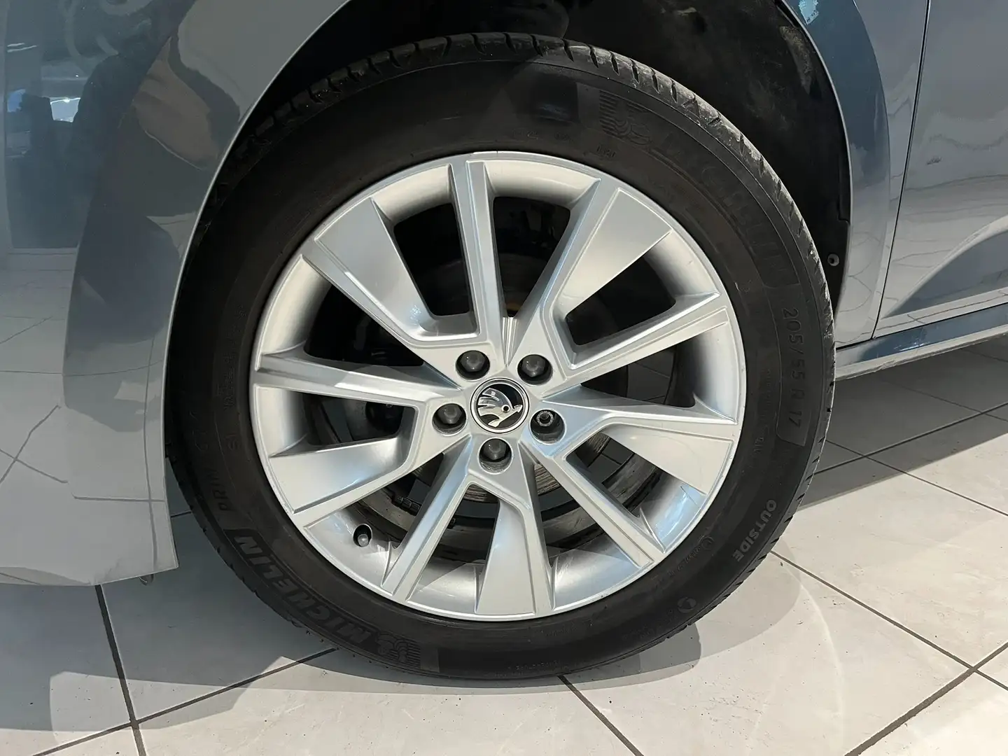 Skoda Kamiq 1.0TSI 115cv Ambition DSG 2020 Navi/Carplay/Cruise Gris - 2