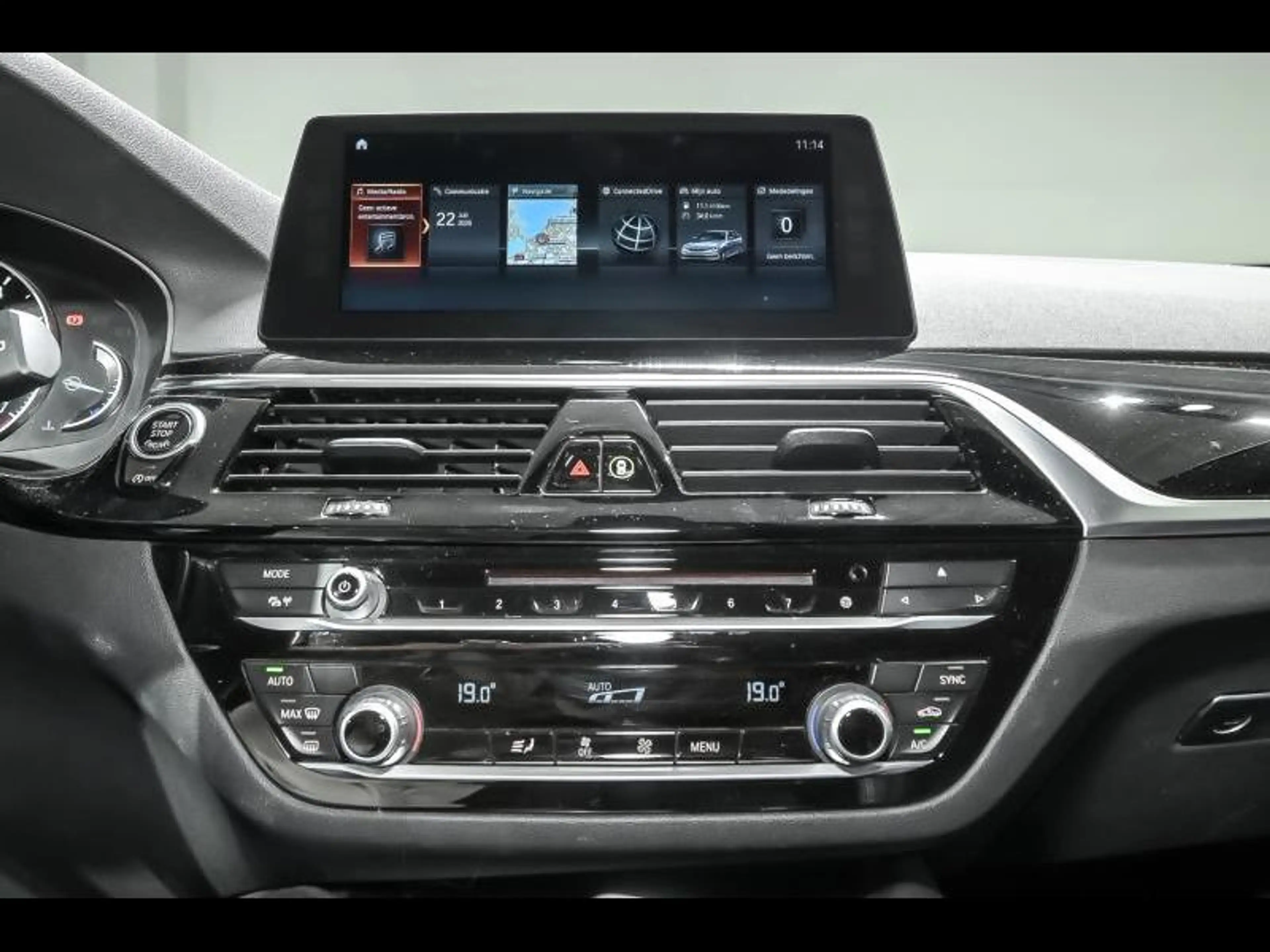 BMW 520 i Touring - SPORTLINE|360CAM|HUD|TH| — photo 12