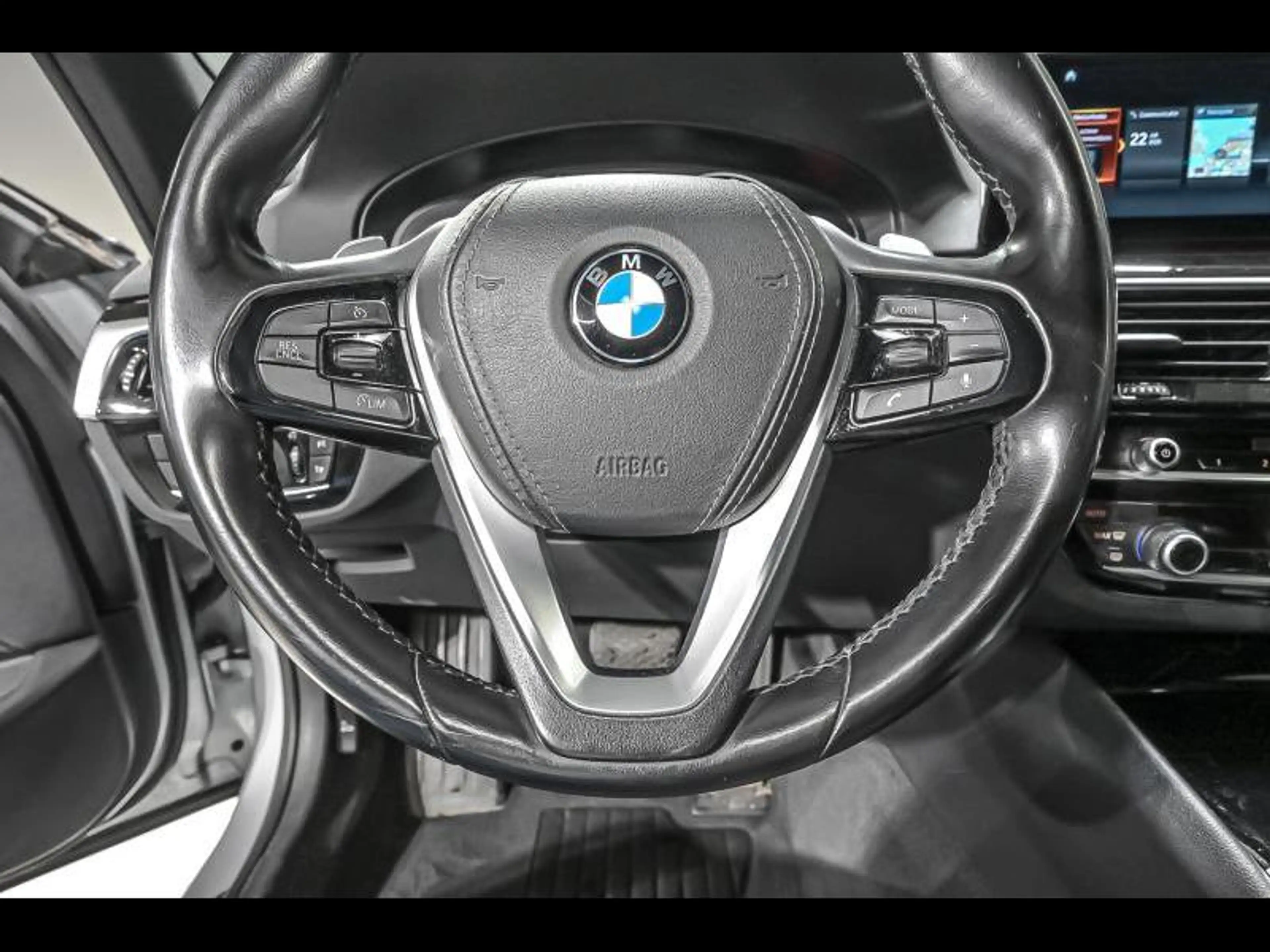 BMW 520 i Touring - SPORTLINE|360CAM|HUD|TH| — photo 9