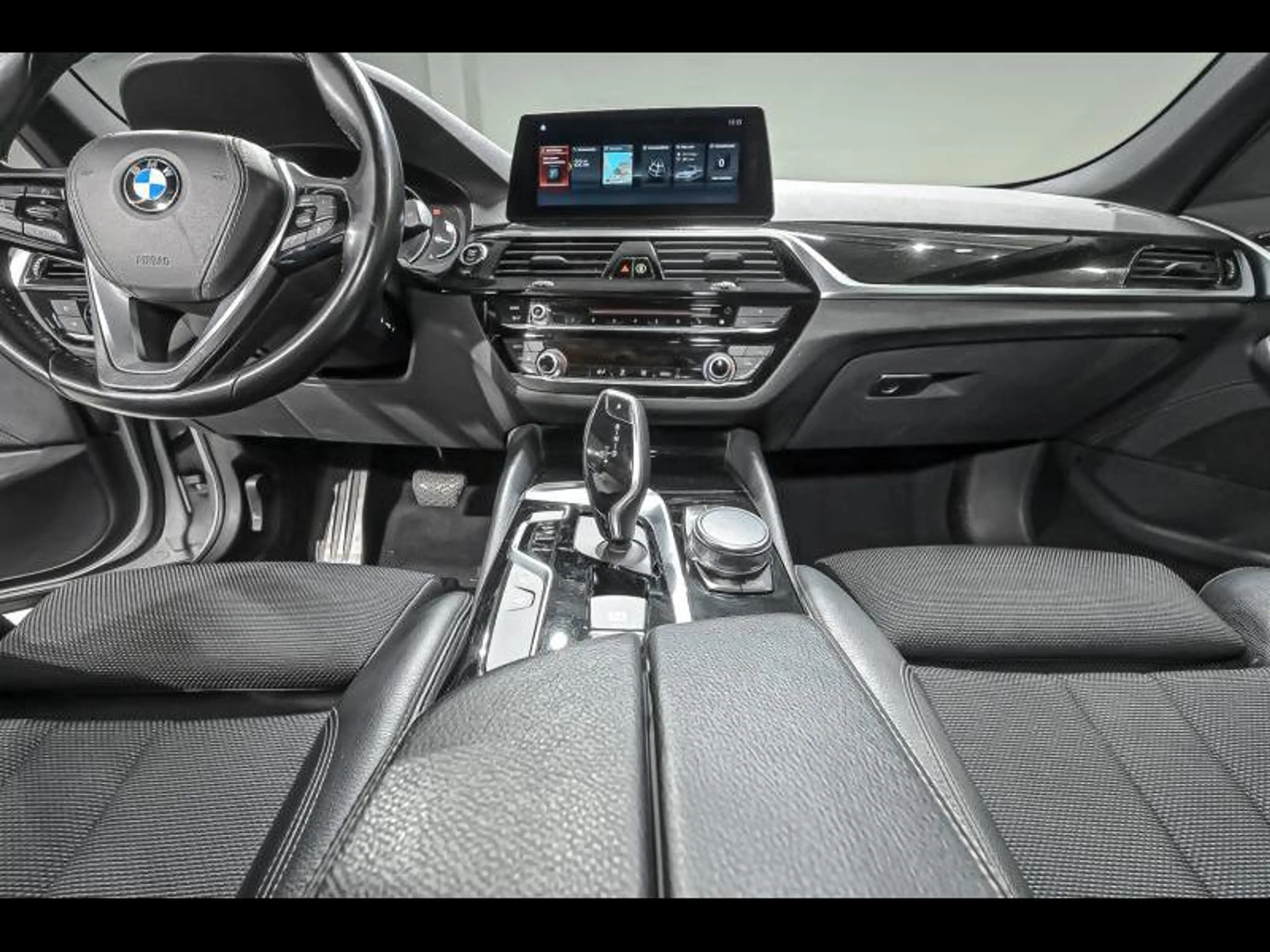 BMW 520 i Touring - SPORTLINE|360CAM|HUD|TH| — photo 7