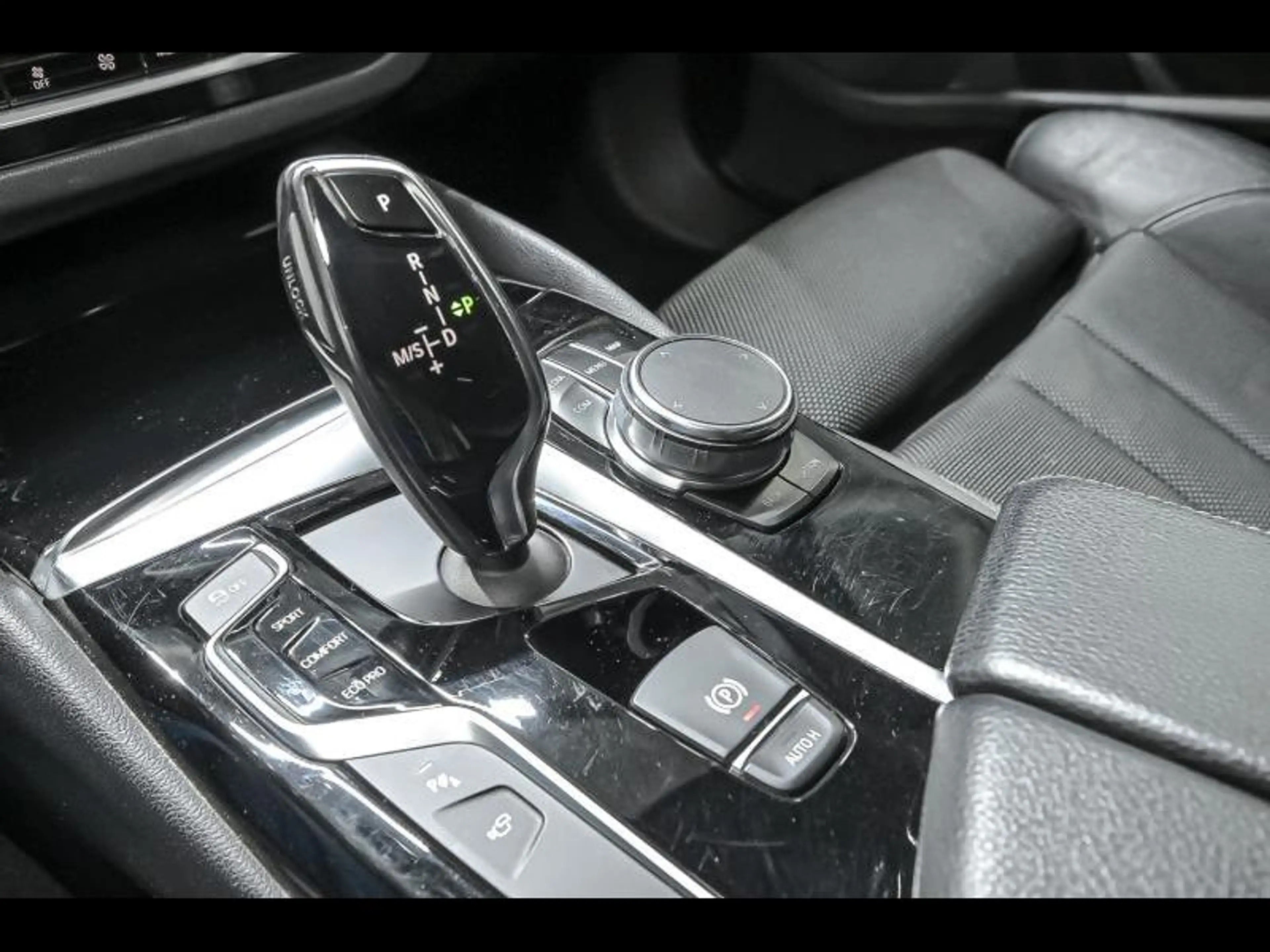 BMW 520 i Touring - SPORTLINE|360CAM|HUD|TH| — photo 11