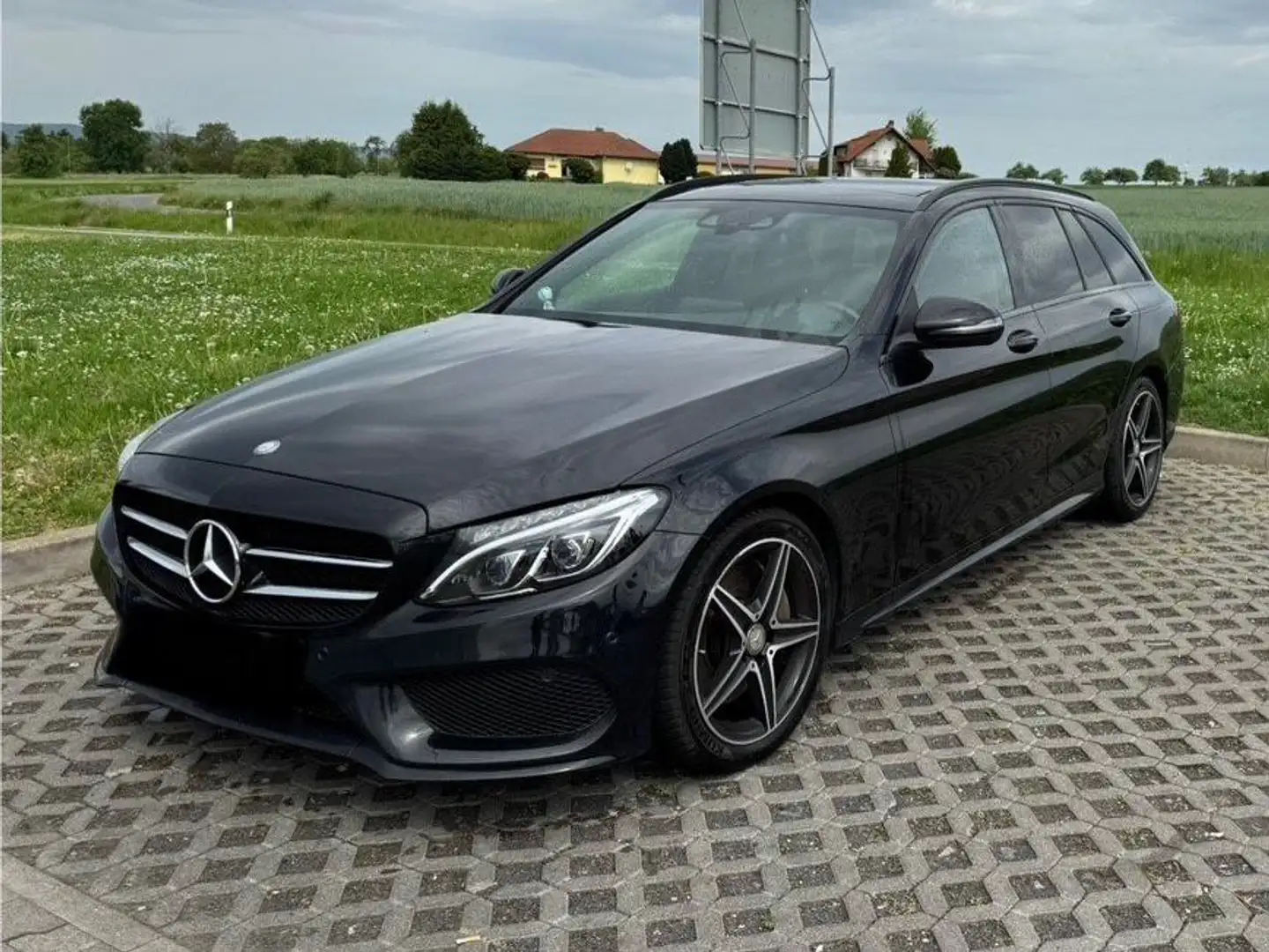 Mercedes-Benz C 300 C-Klasse T-Modell T 7G-TRONIC AMG Line Schwarz - 1