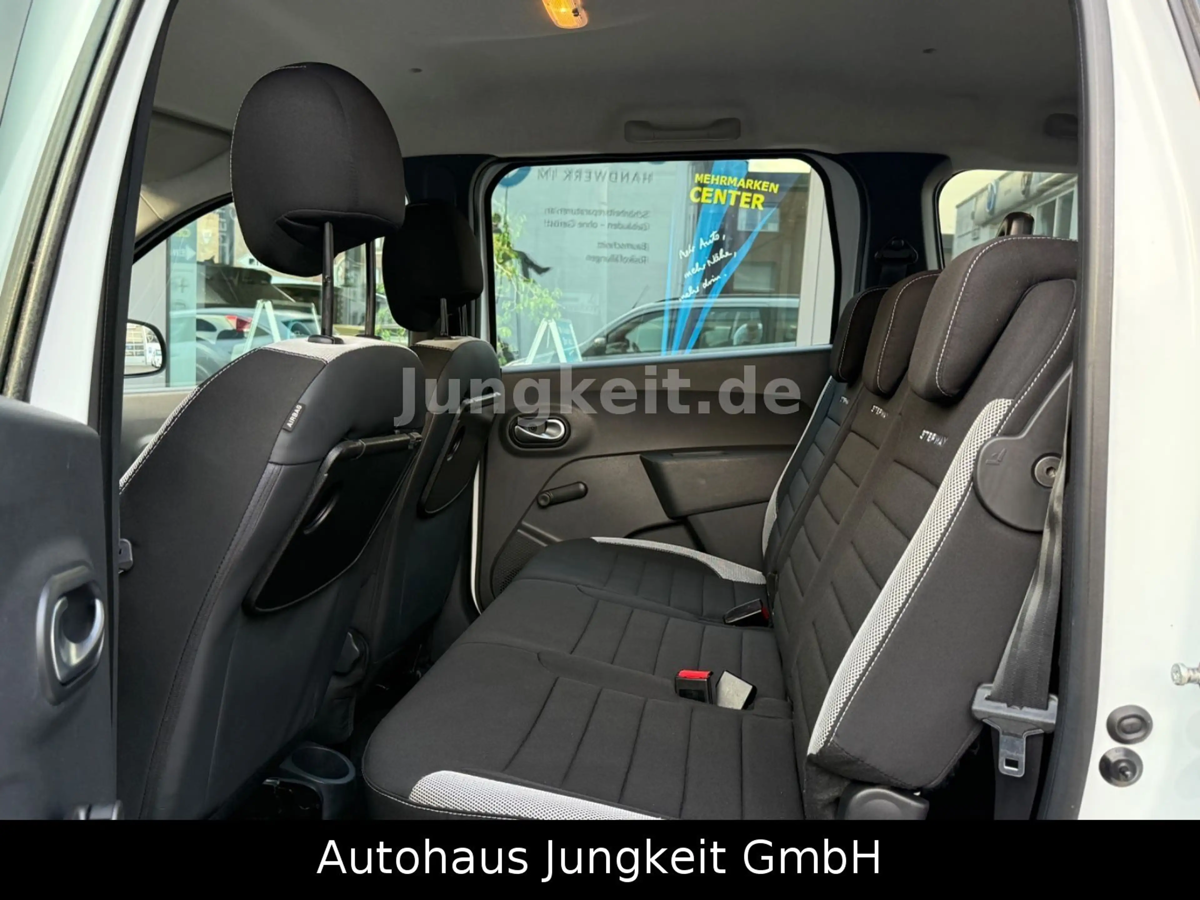 Dacia Lodgy Stepway * 7 Sitzer*R-Kamera*Navigation*AHK — photo 14
