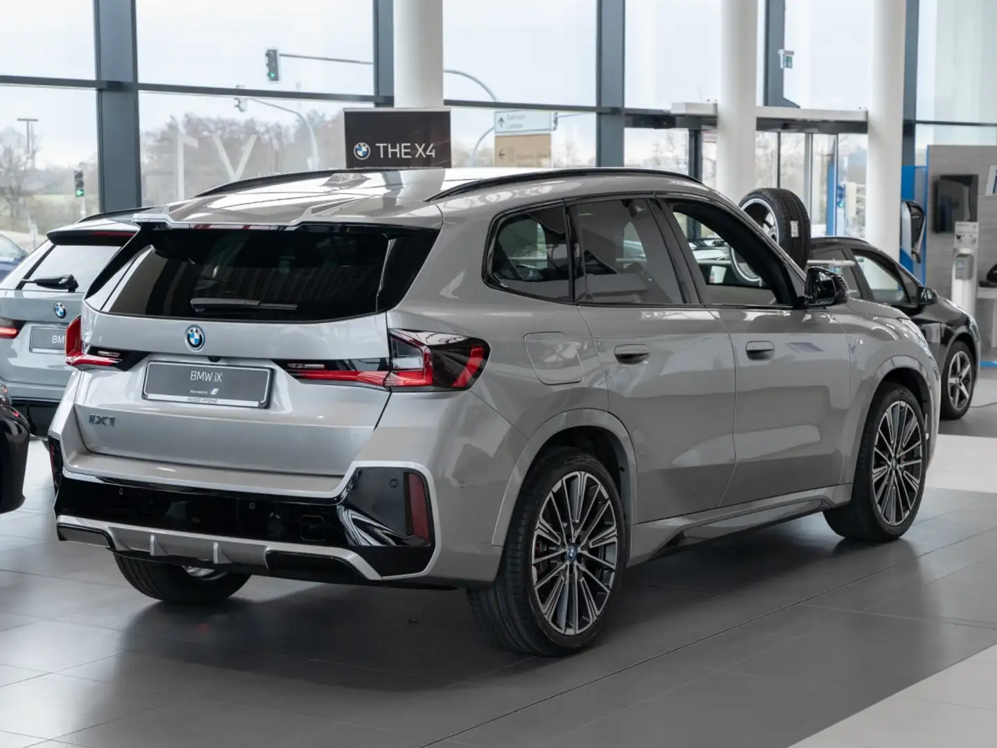 BMW iX1 20. M Sportpaket.Neupreis: EUR 67.390.- Argent - 2