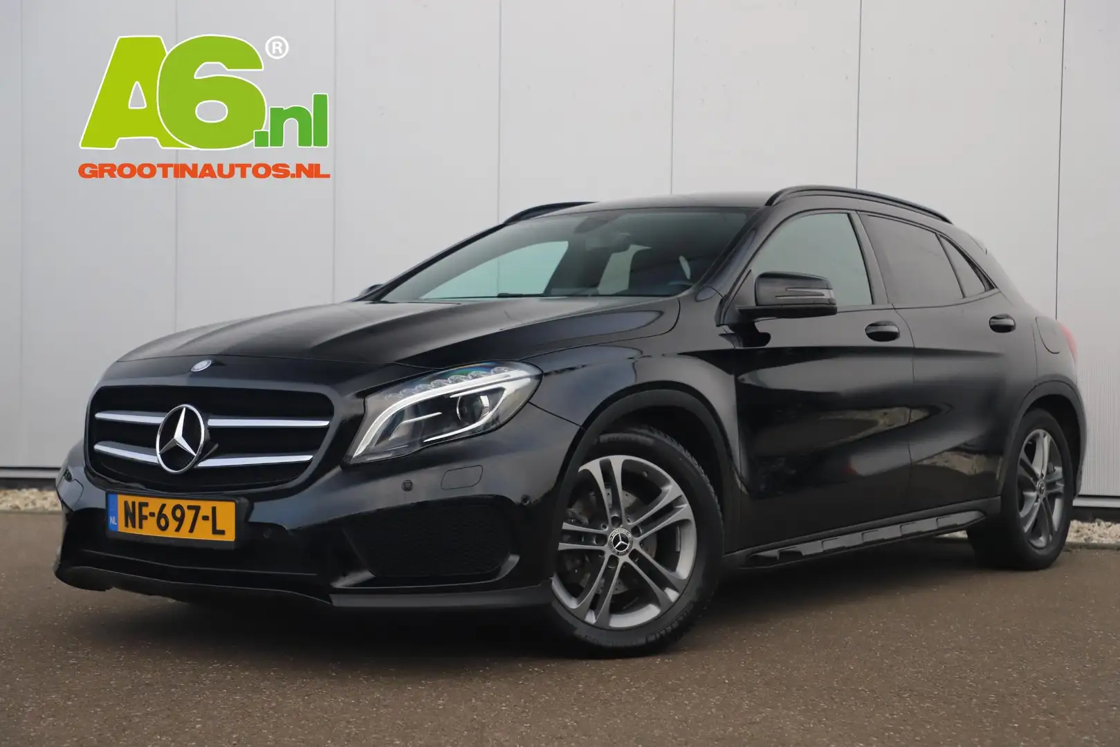 Mercedes-Benz GLA 180 AMG Night Automaat Sportstoelen Xenon LED Carplay Zwart - 1