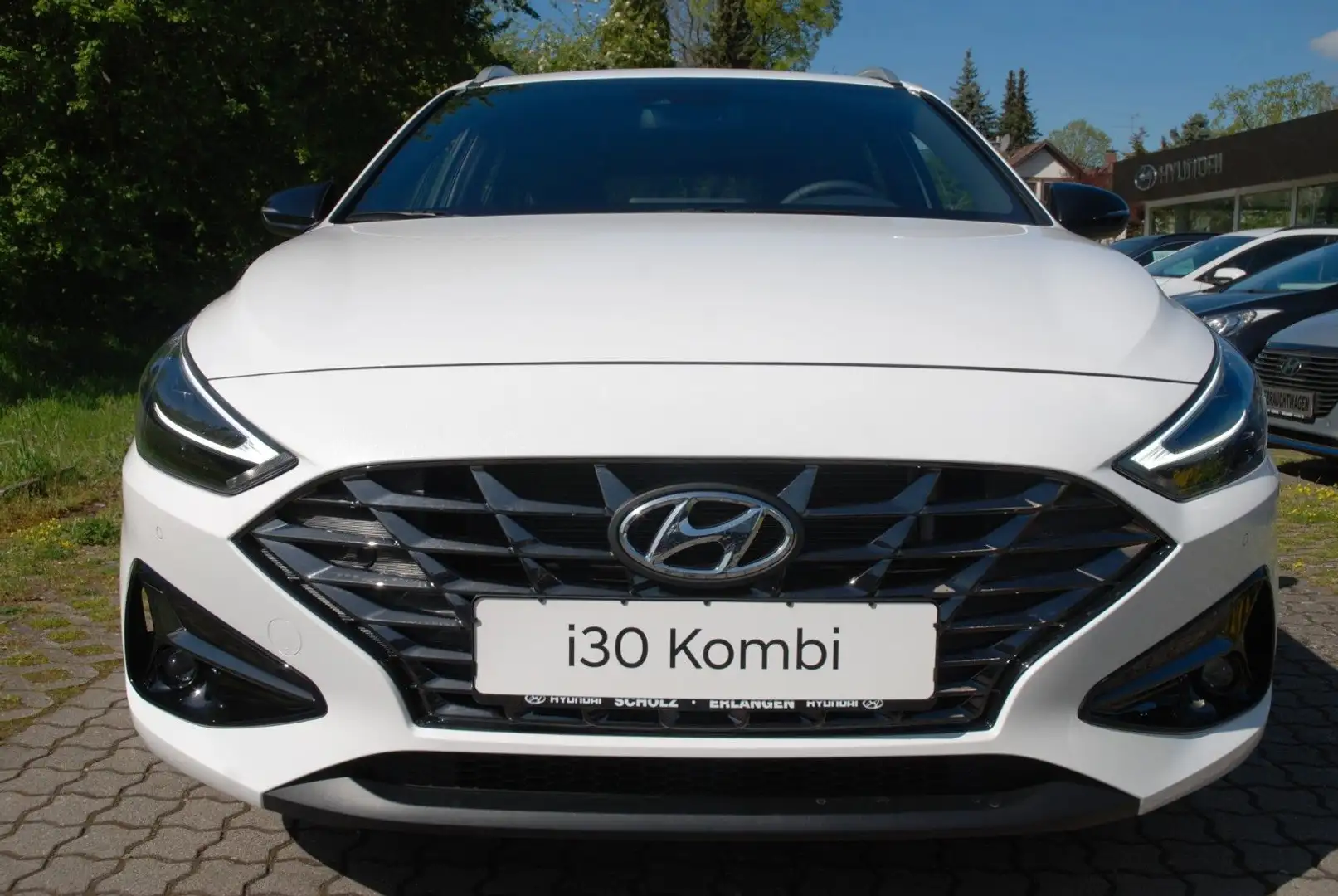 Hyundai i30 CW 1,0 DCT Connect & Go Navi Kamera SHZ Blanc - 2