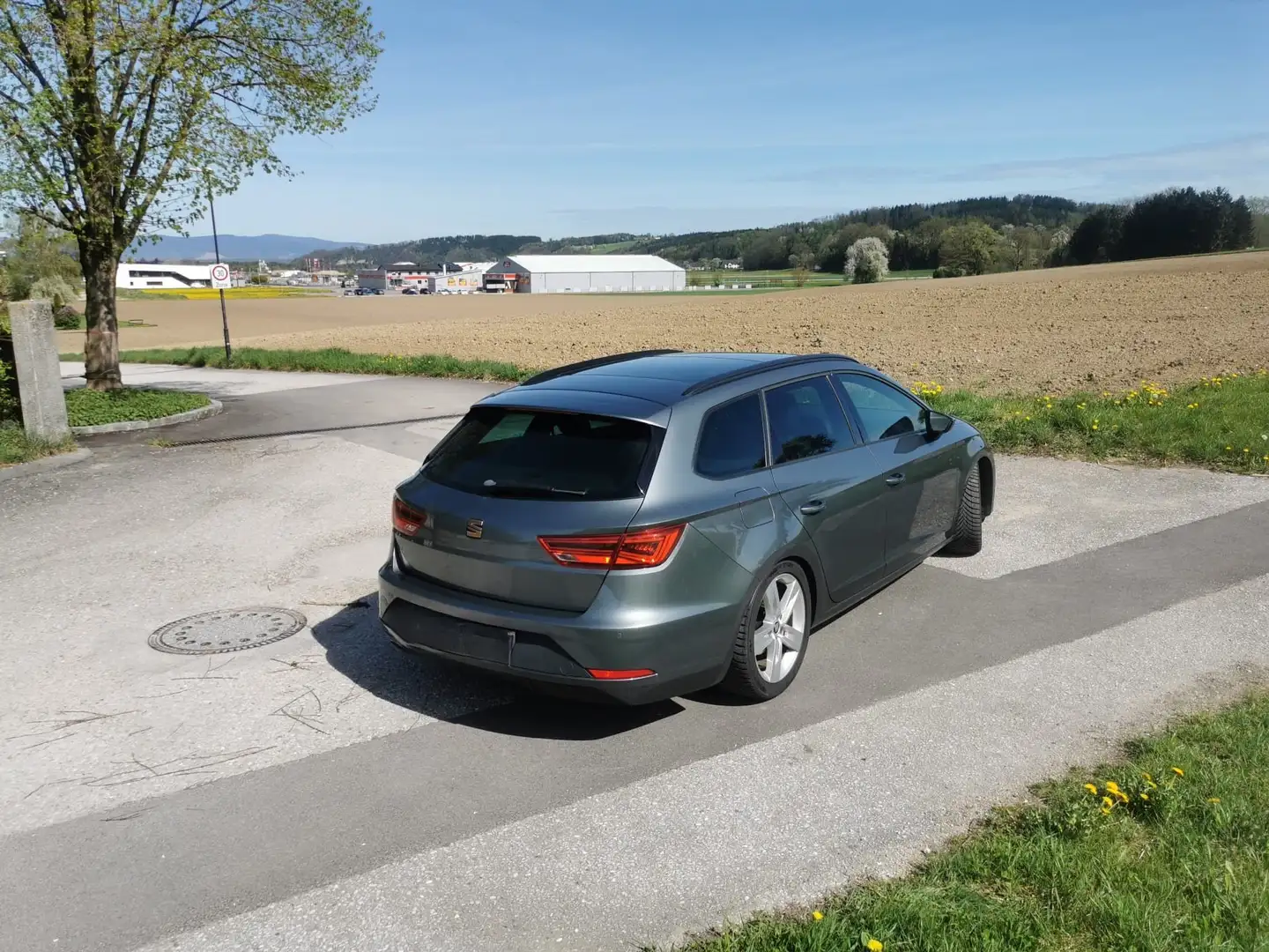 SEAT Leon Leon ST FR 2,0 TDI DSG 4Drive Start-Stopp FR Grau - 2