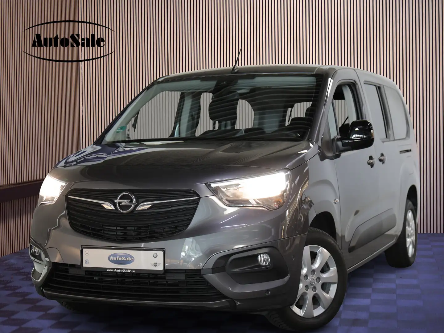 Opel Combo Life 1.2 Turbo Innovation 7pers AUTOM NAVI Carplay TREK Grijs - 1
