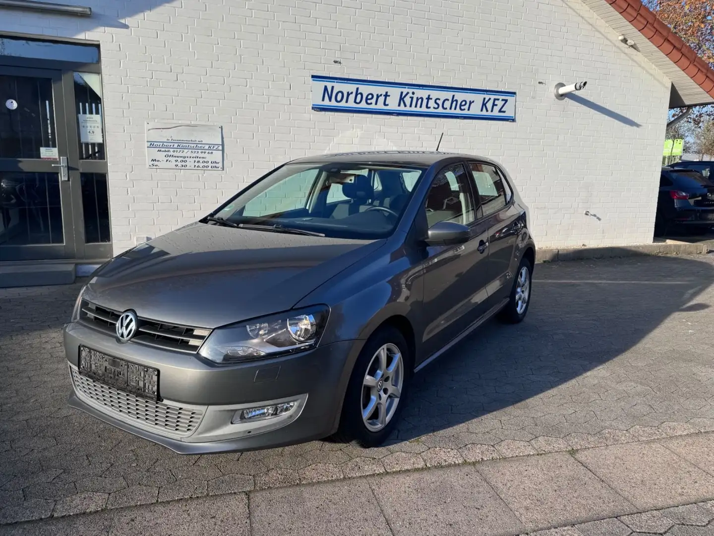 Volkswagen Polo 1.4 Comfortline DSG Climatronic/ SHZ / AHK Gris - 1