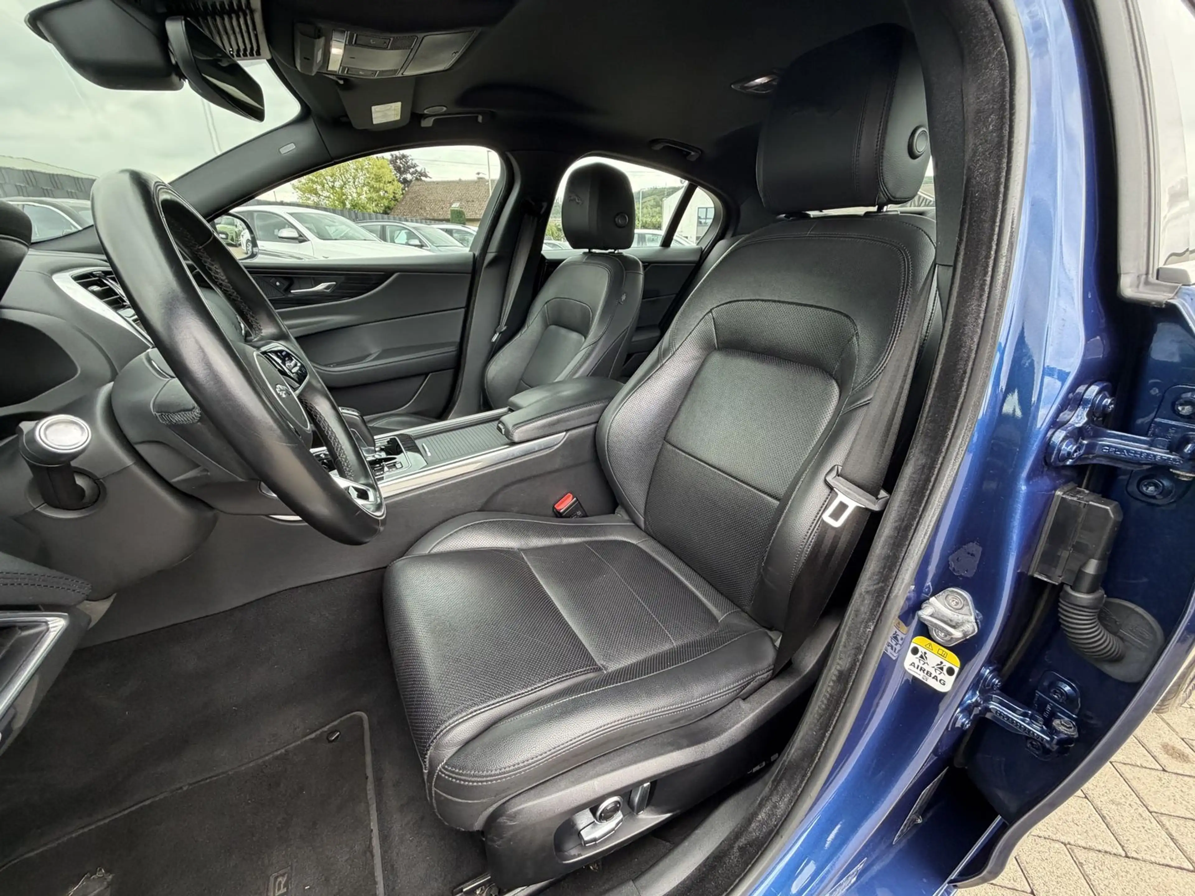 Jaguar XE S Premium|ACC|360° Kamera|Pivi Pro|AHK|Leder| — photo 4