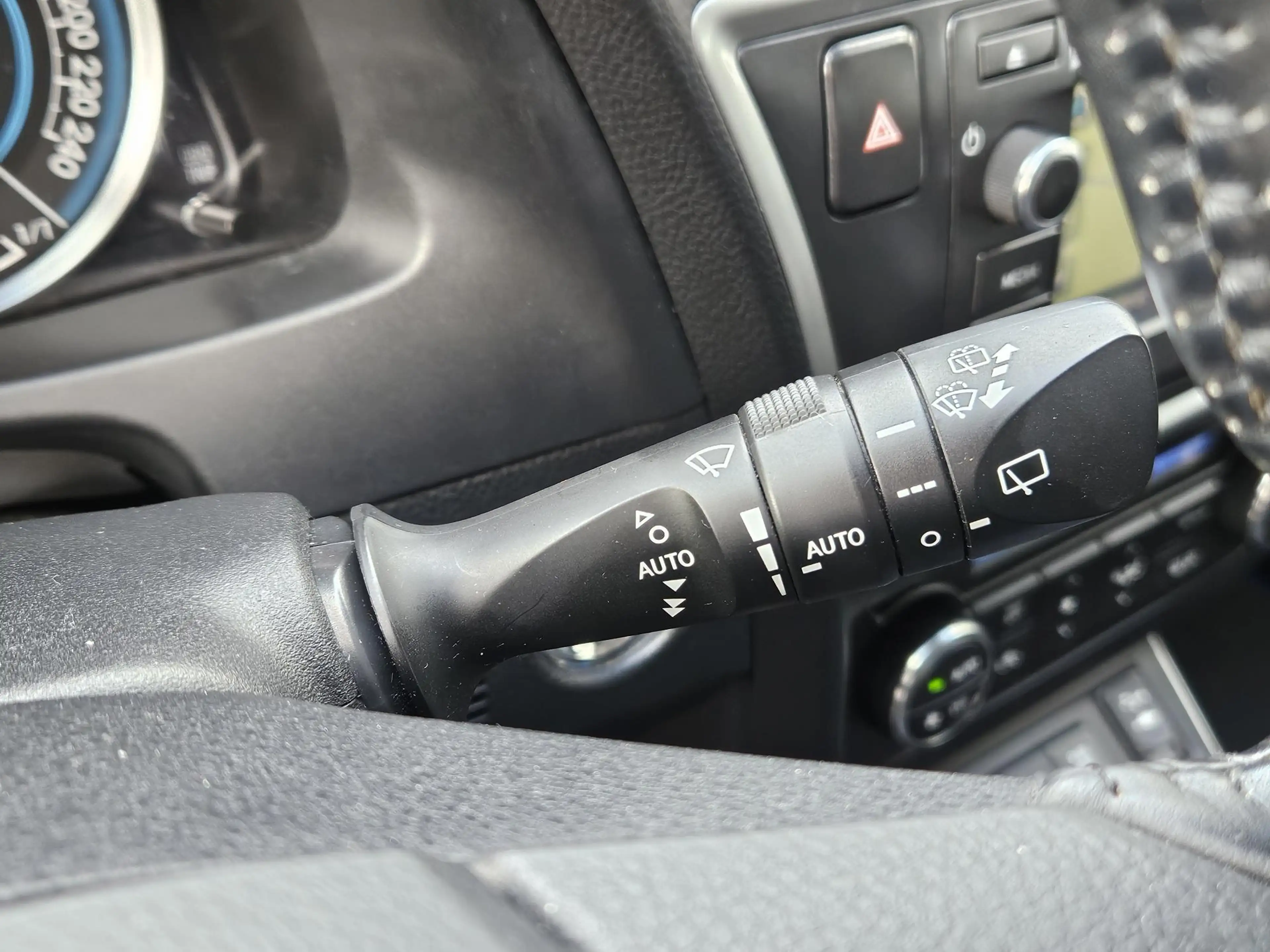 Toyota Auris Touring Sports 1.8 Hybrid Executive 1e eig Navi Ca — photo 16