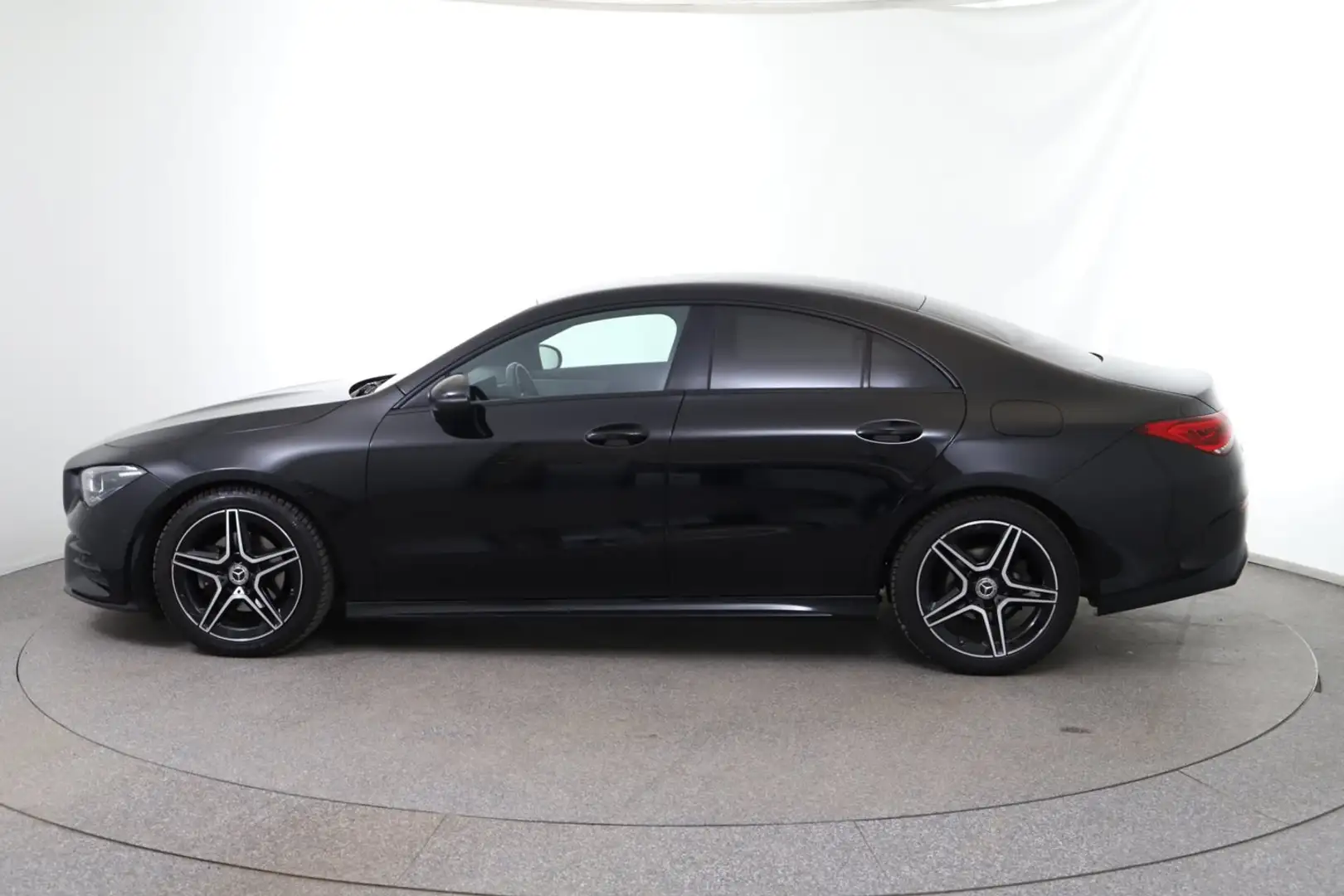 Mercedes-Benz CLA 180 180 d Aut. Schwarz - 2