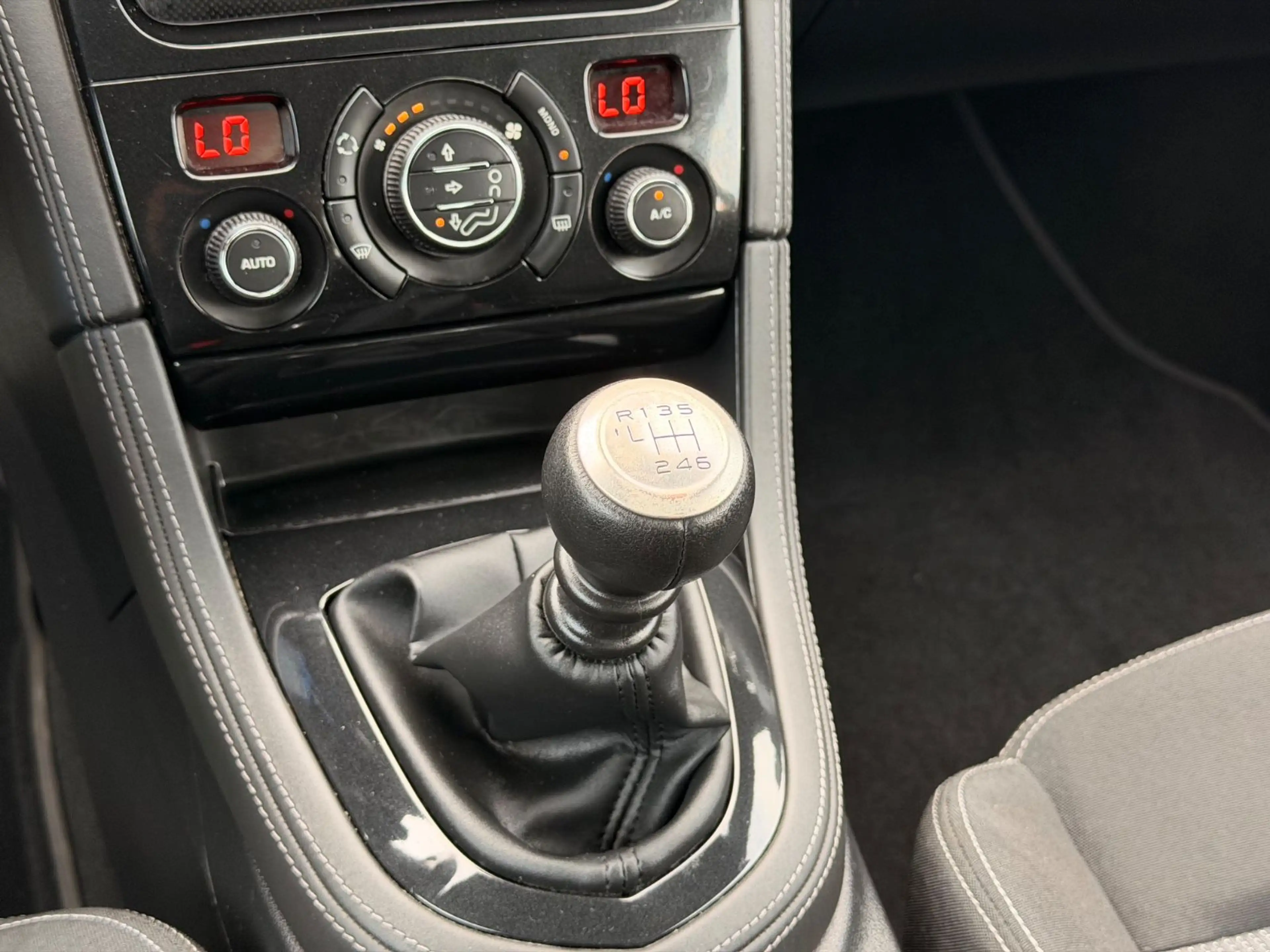 Peugeot RCZ 2.0 HDI 163PS (*KLIMA*TÜV*1-HAND*TEMPOMAT*) — photo 13