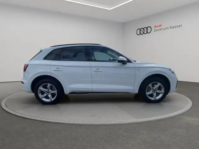 Audi Q5 view 8