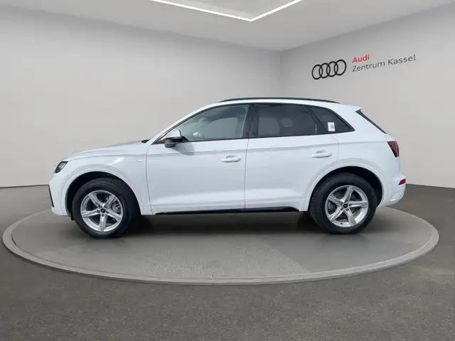 Audi Q5 view 4
