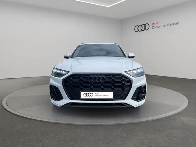 Audi Q5 view 10