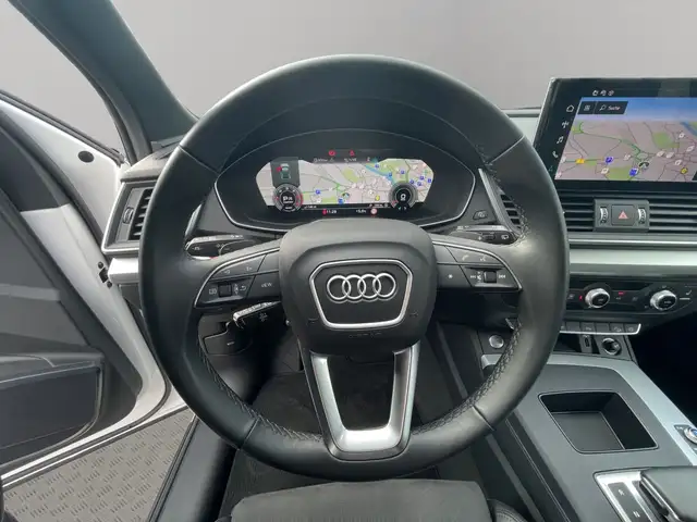 Audi Q5 view 12
