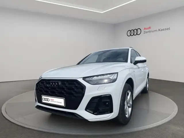 Audi Q5 view 3