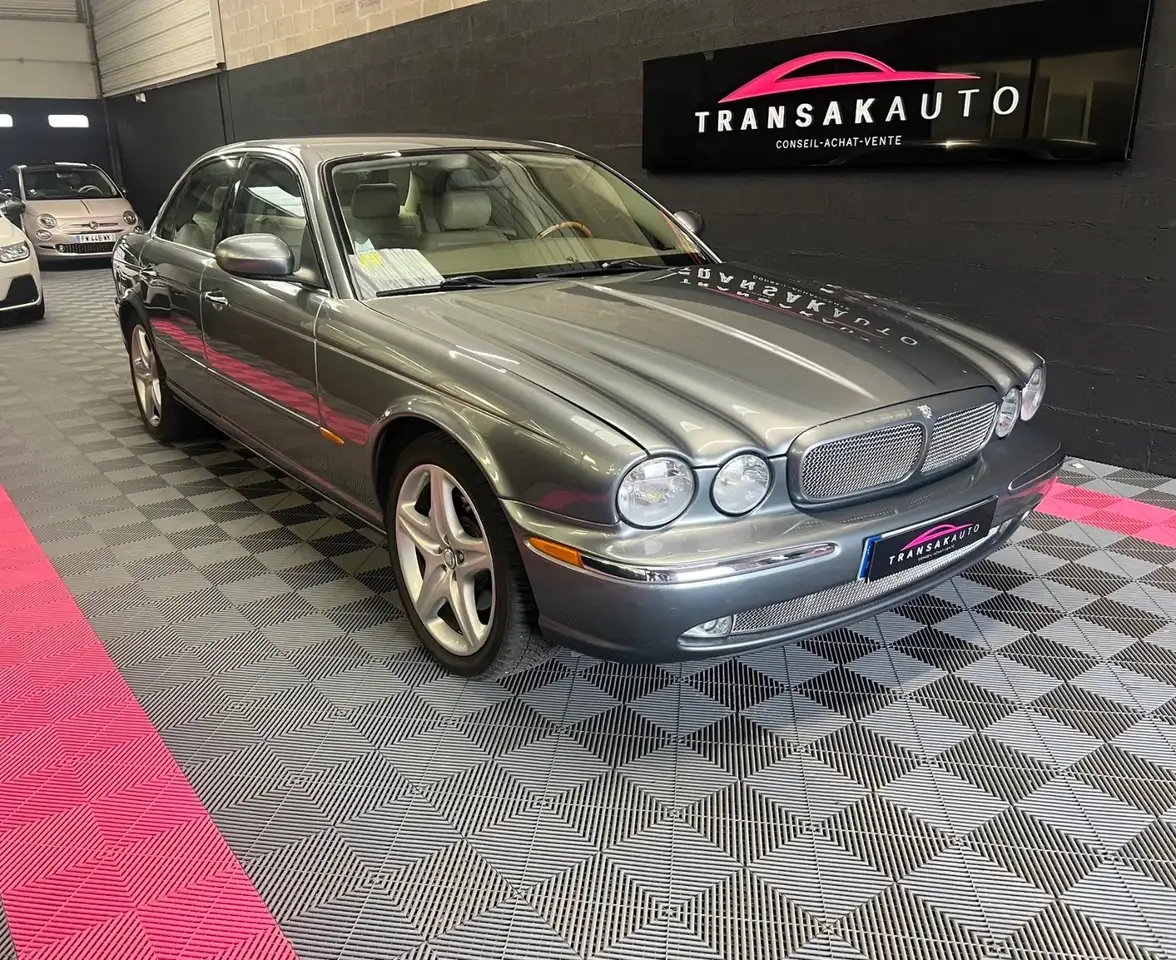 Jaguar XJ8
