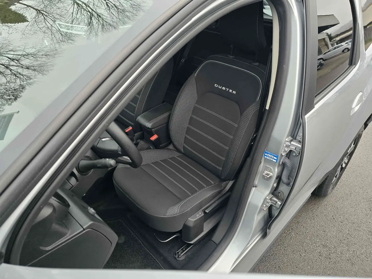 Dacia Duster Prestige+ TCe 100 ECO-G 2WD*KAMERA*NAVI*8-FACH*LED Grau - 2