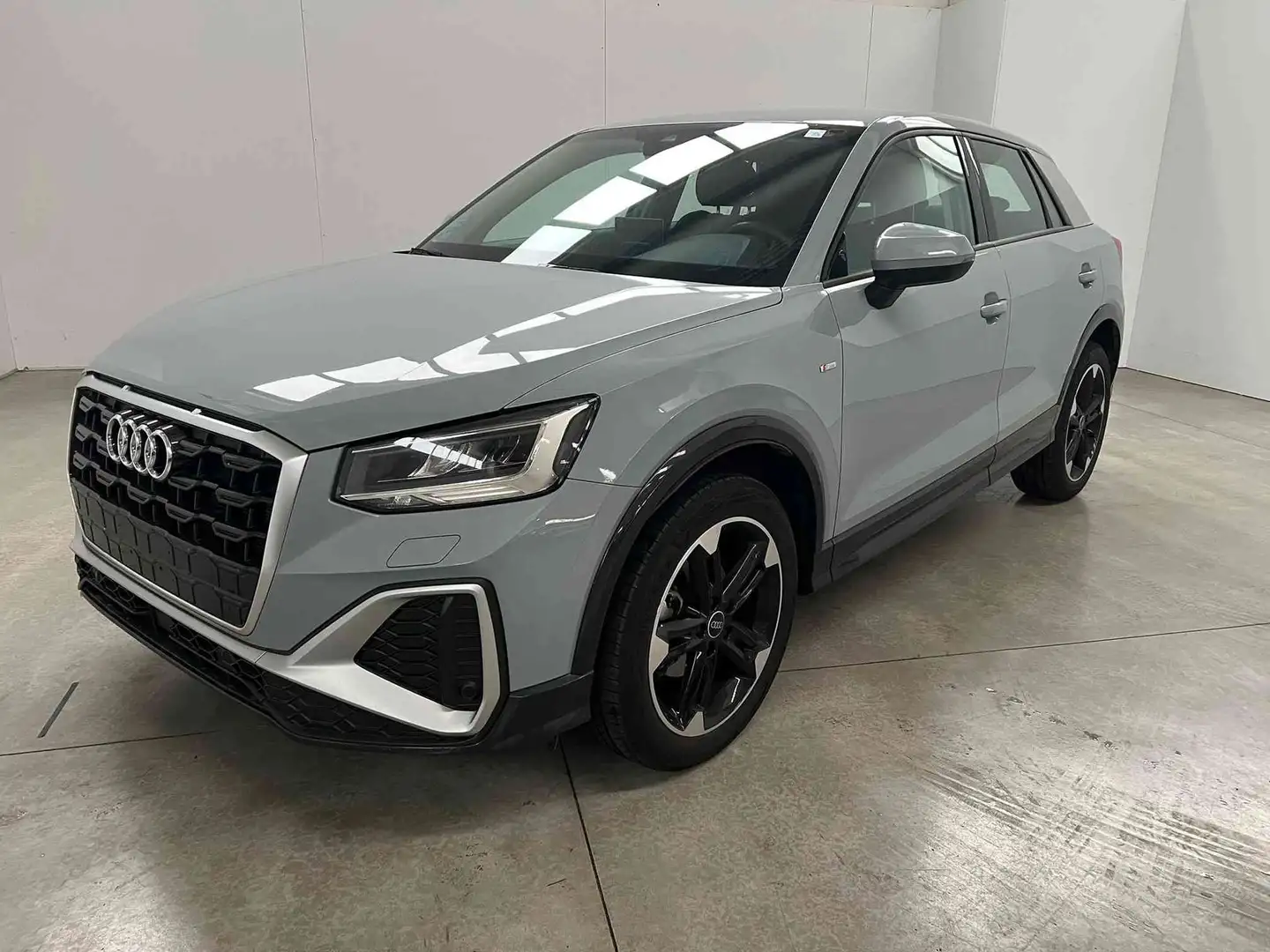 Audi Q2 30 1.0 tfsi S line edition Grau - 1